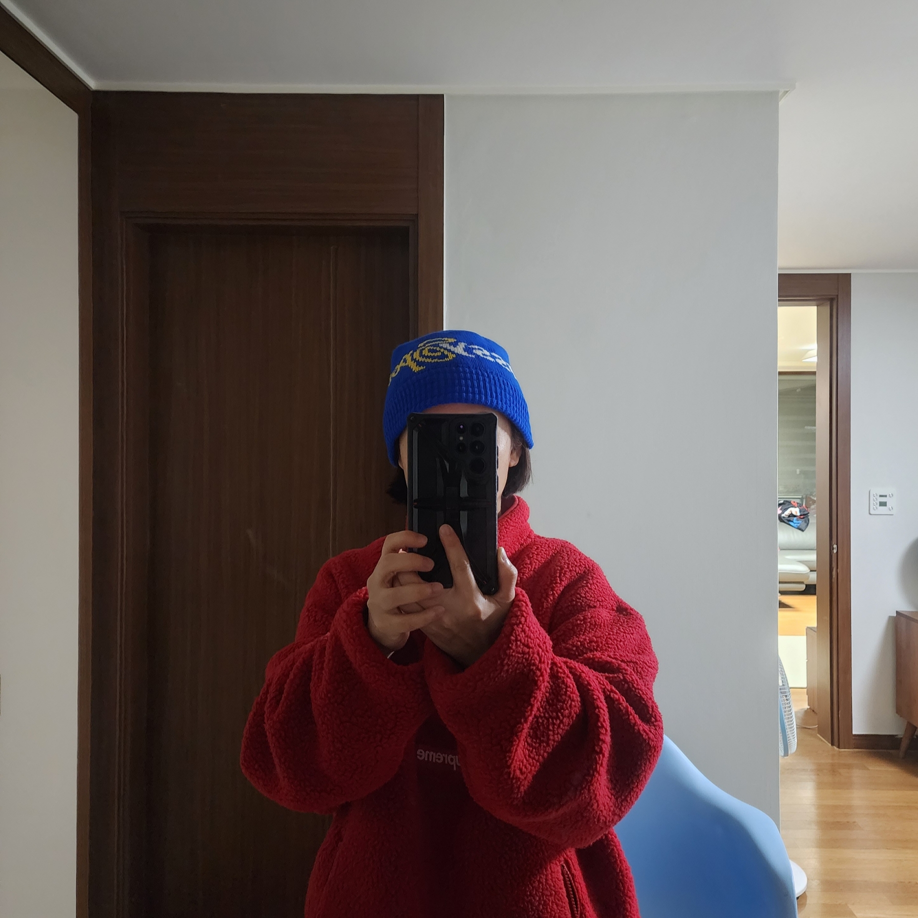 Stussy Sport Knit Bucket Hat Blue, Supreme Polartec Shearling Reversible Pullover Red - 23FW 착용 스타일 - 2