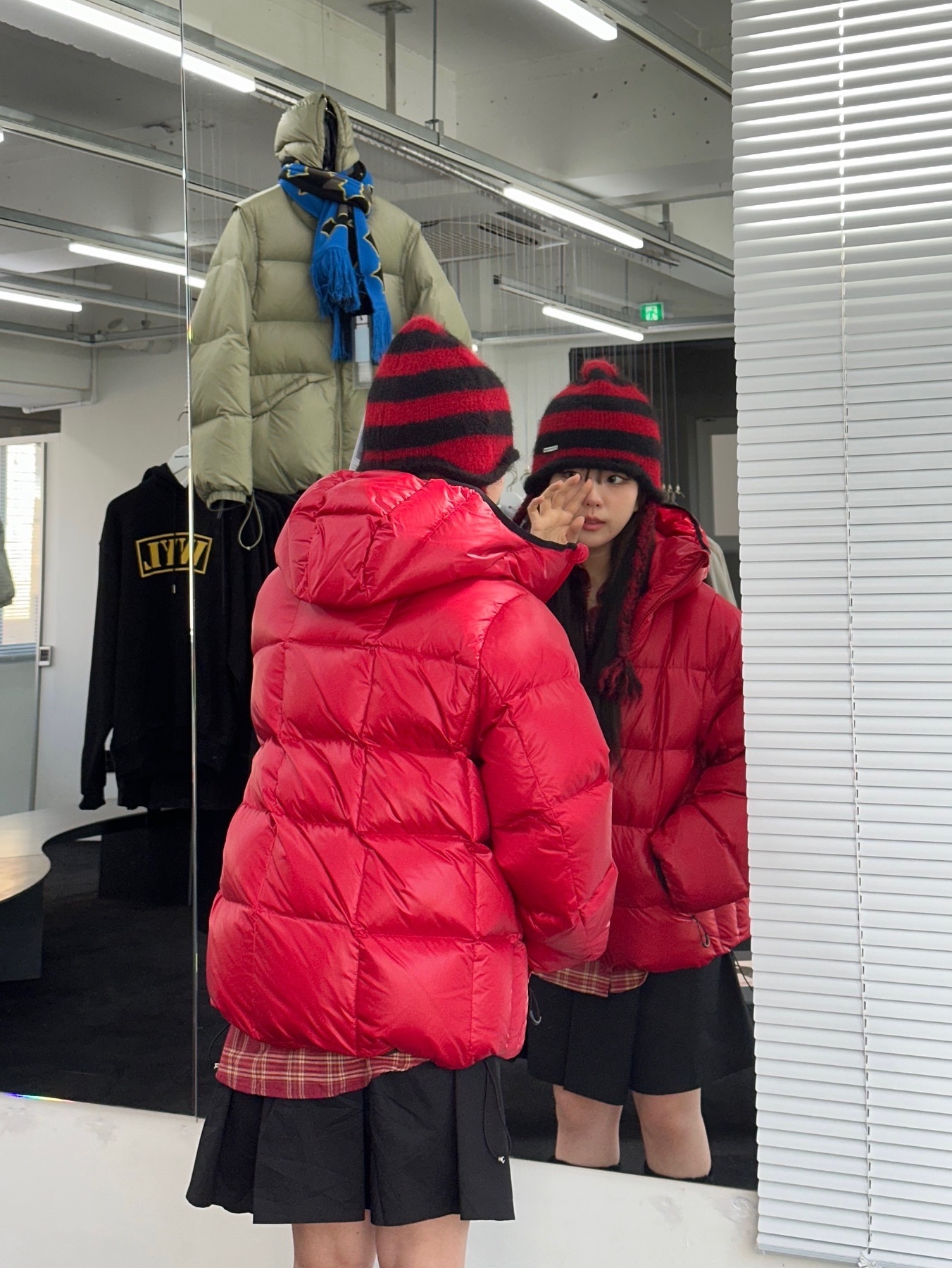 Thevinylhouse Hooded Duck Down Jacket Black, Thevinylhouse Hooded Duck Down Jacket Blue 착용 스타일