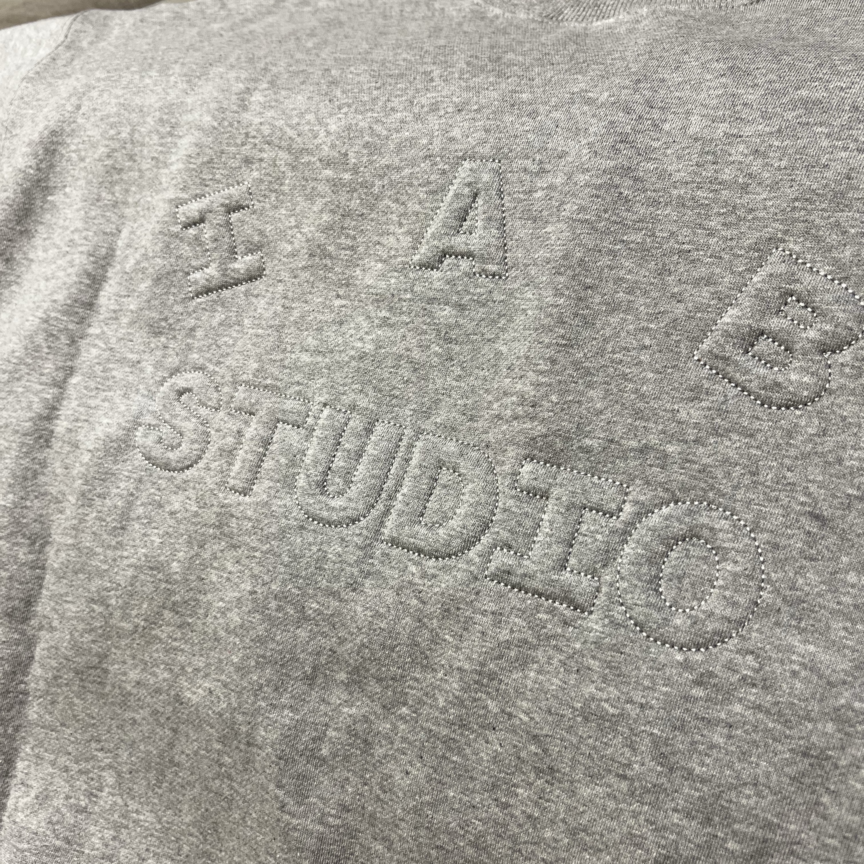 IAB Studio Embossed Sweatshirt Gray 착용 스타일 - 2