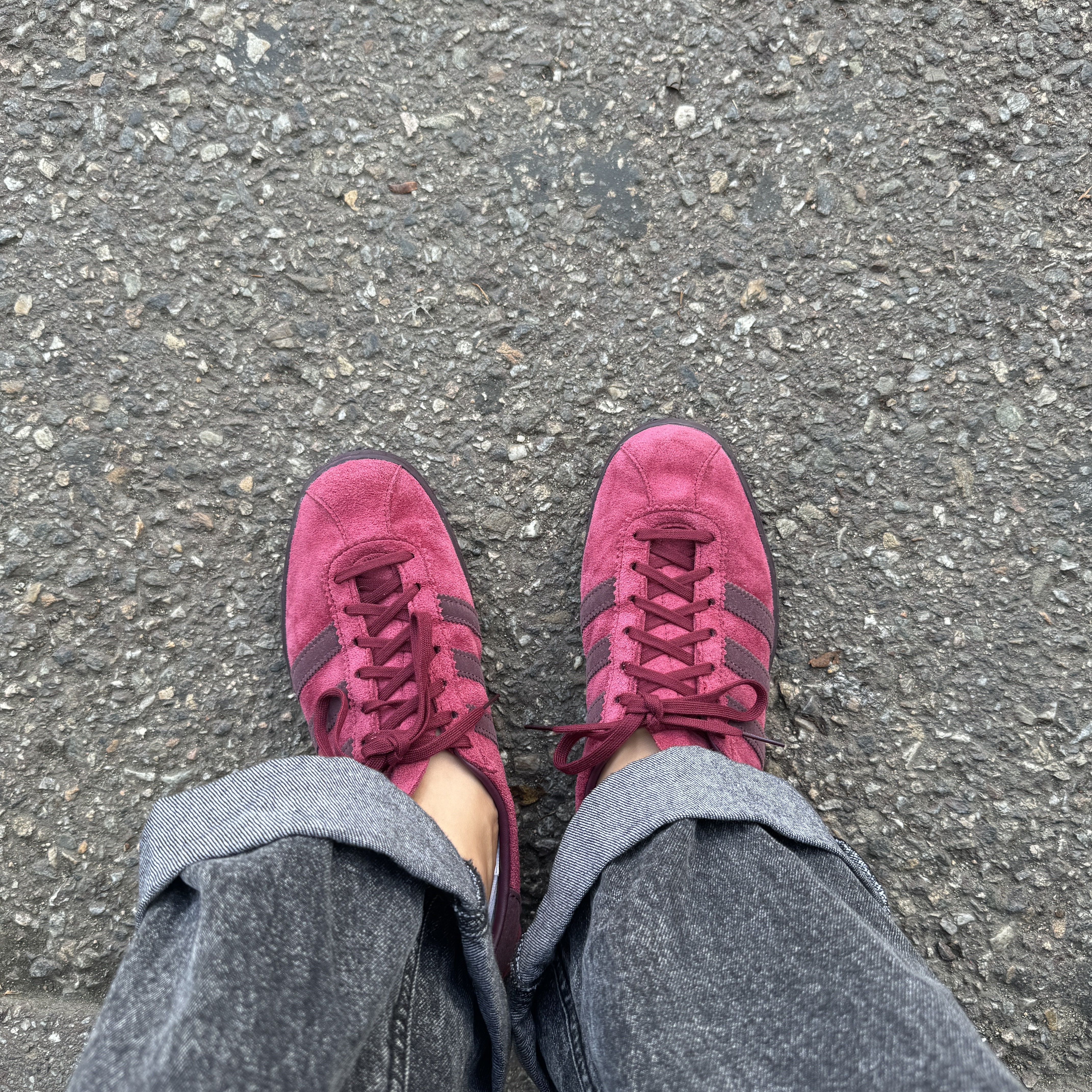 Human Made Shoulder Bag Brown, Adidas Tobacco Gruen Collegiate Burgundy 착용 스타일 - 1