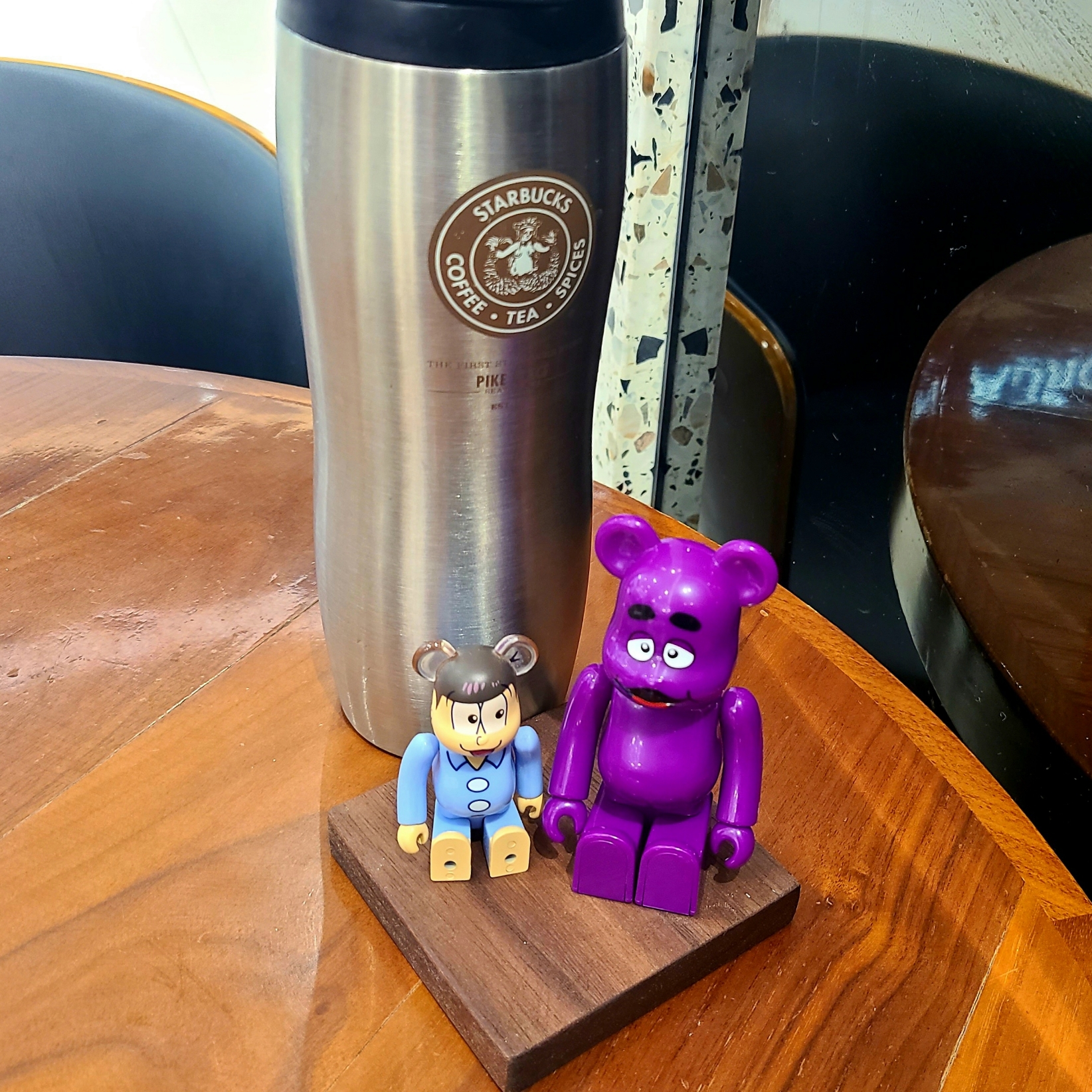 Bearbrick x Sarutahiko Coffee 10th Anniversary 100%, Human Made Big Bandana #2 Navy 착용 스타일 - 3