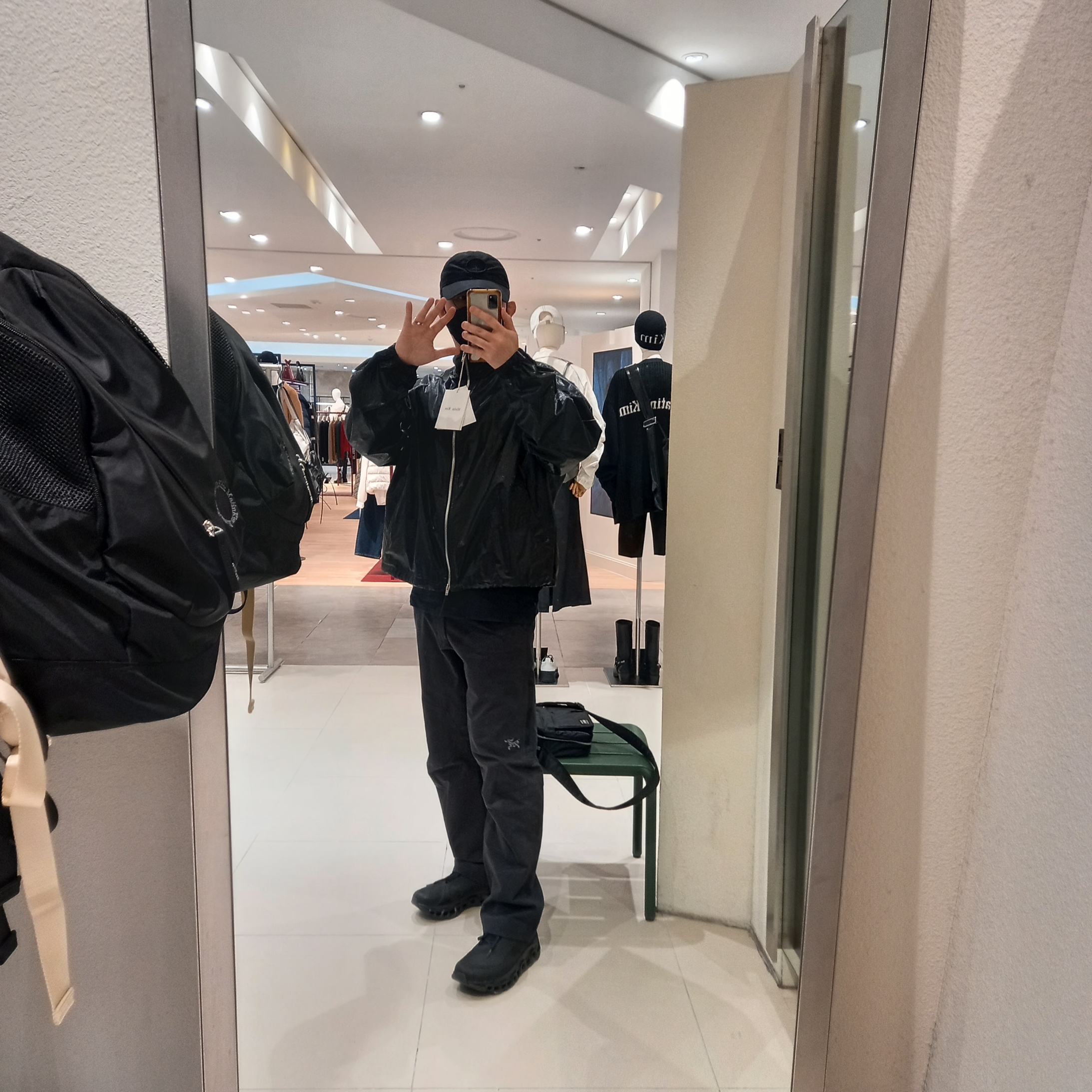 (W) Matin Kim Logo Coating Jumper Black, Arc'teryx Cronin Cotton Pants Black 착용 스타일 - 2