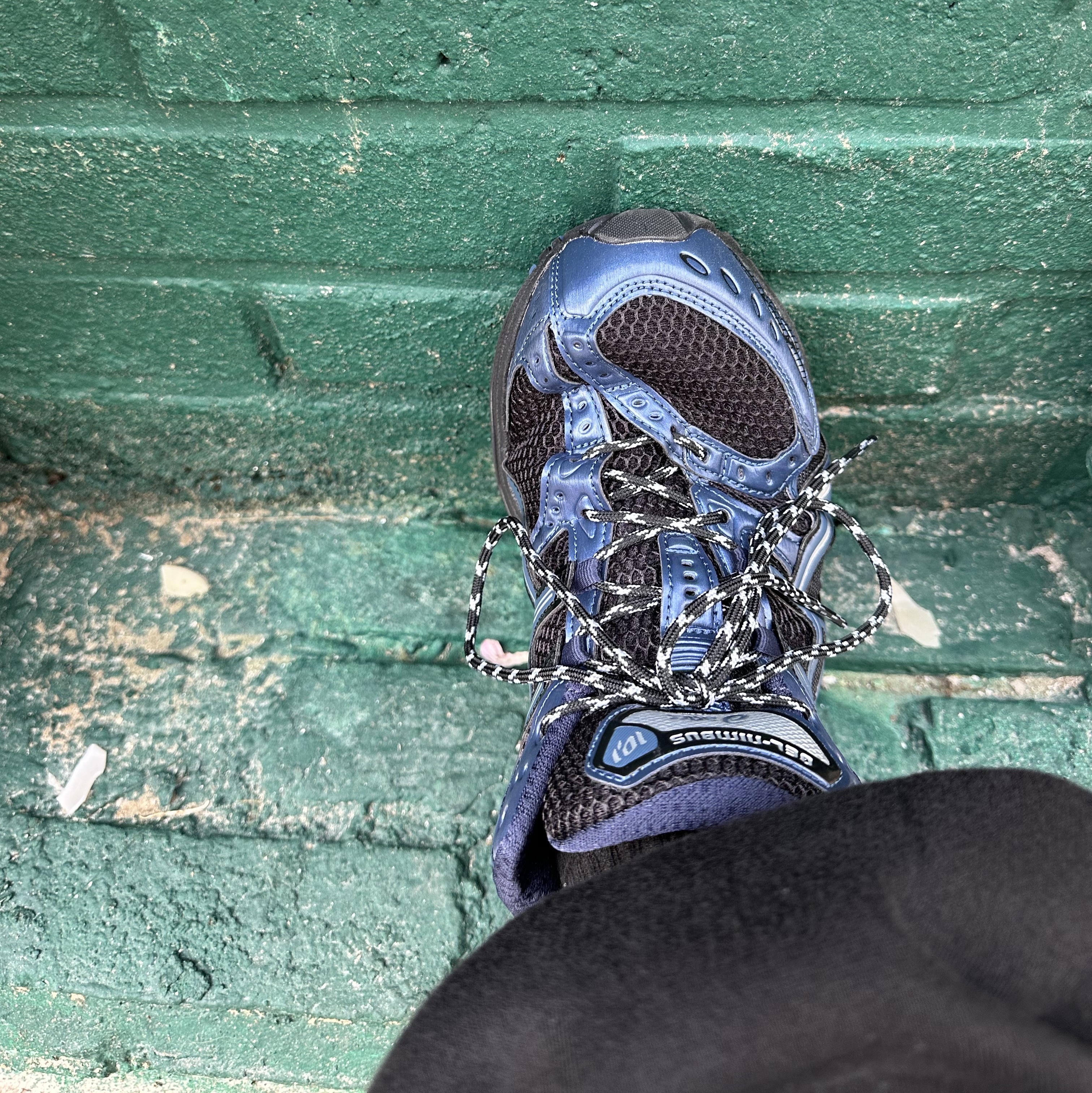 Asics Gel-Nimbus 10.1 Black Grand Shark 착용 스타일 - 3