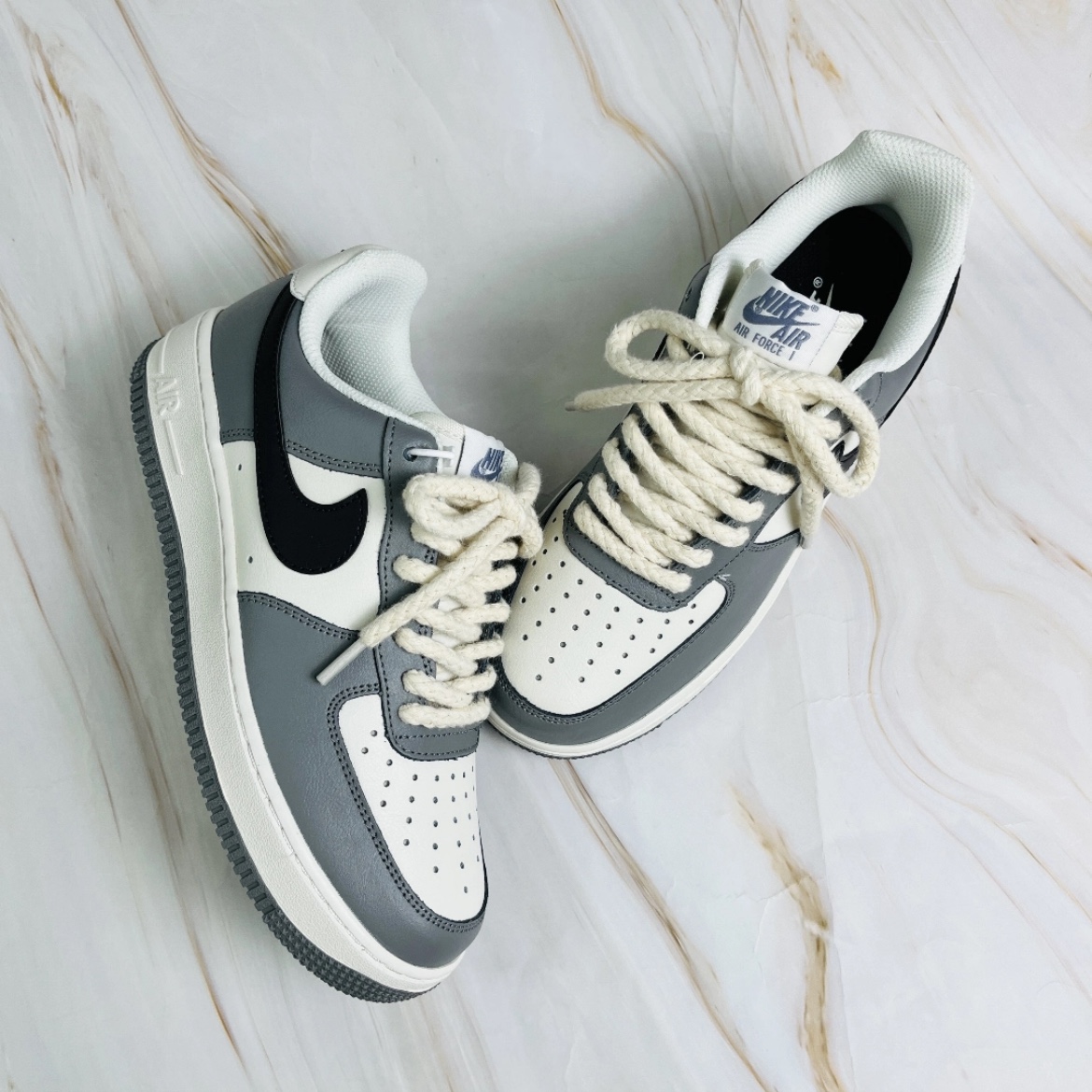 (GS) Nike Dunk Low Black White 착용 스타일 - 2