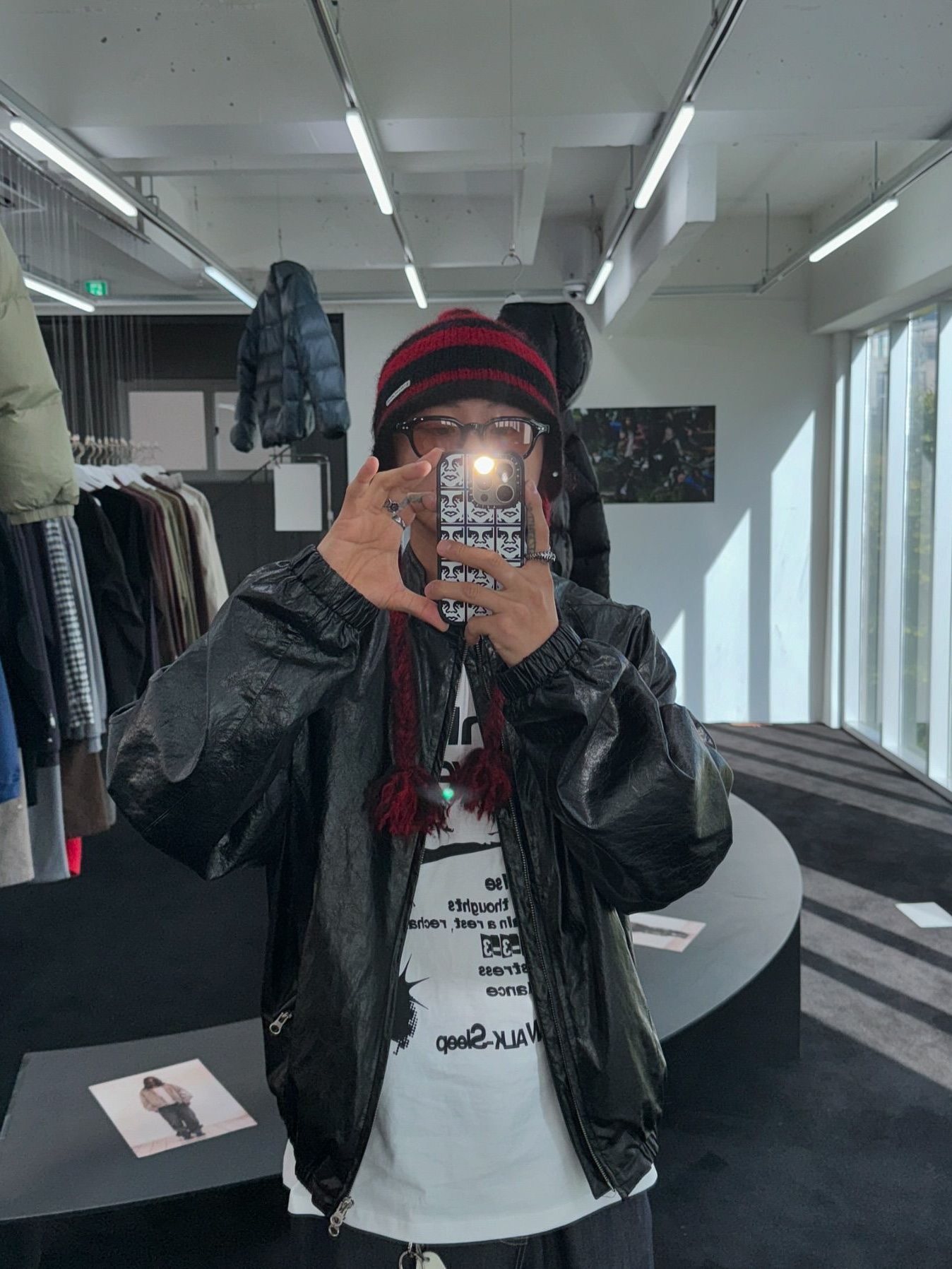 Thevinylhouse Ear Flap Stripe Beanie Red, Thevinylhouse Ear Flap Stripe Beanie Green 착용 스타일