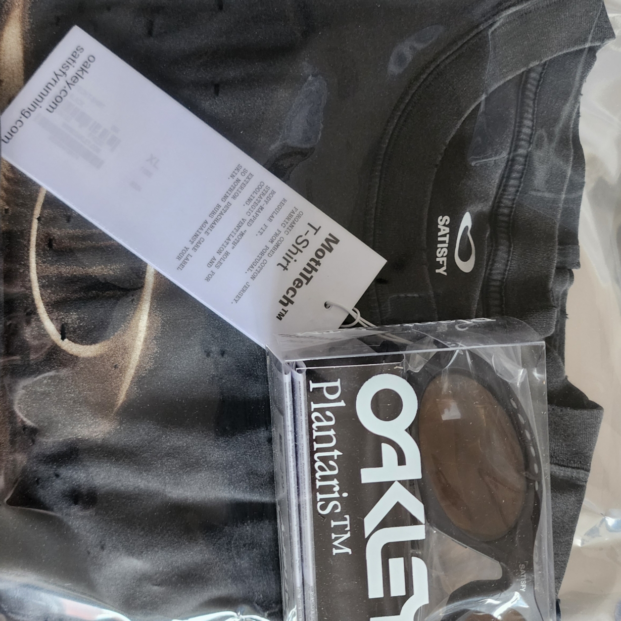 Oakley x Satisfy Plantaris Matte Black 착용 스타일