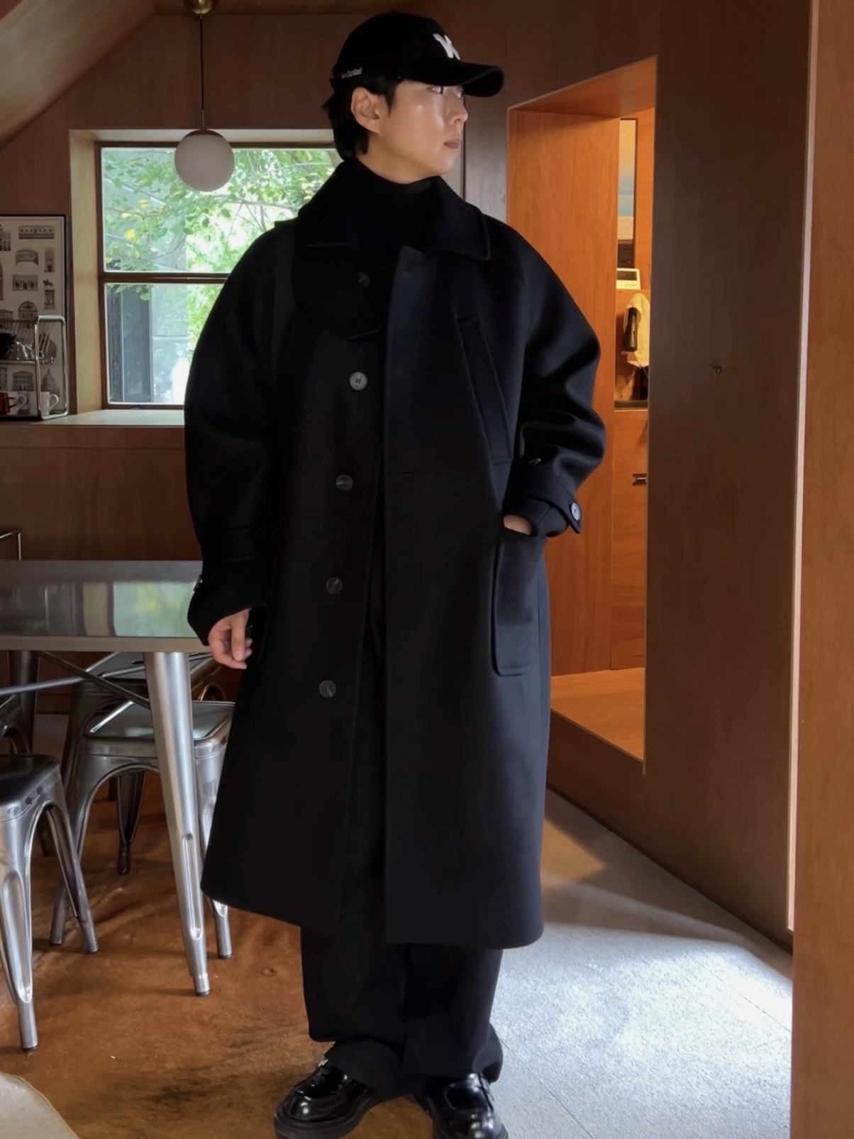 Undermycar Legion.02 Balmacaan Oversized Wool Coat Black 착용 스타일