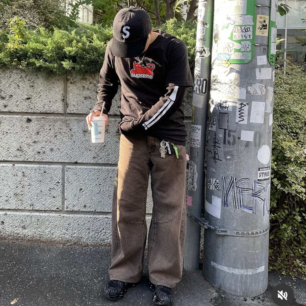 Supreme Ripstop Keychain Black - 24SS, Supreme x Toy Machine Devil Cat T-Shirt Black - 24SS 착용 스타일