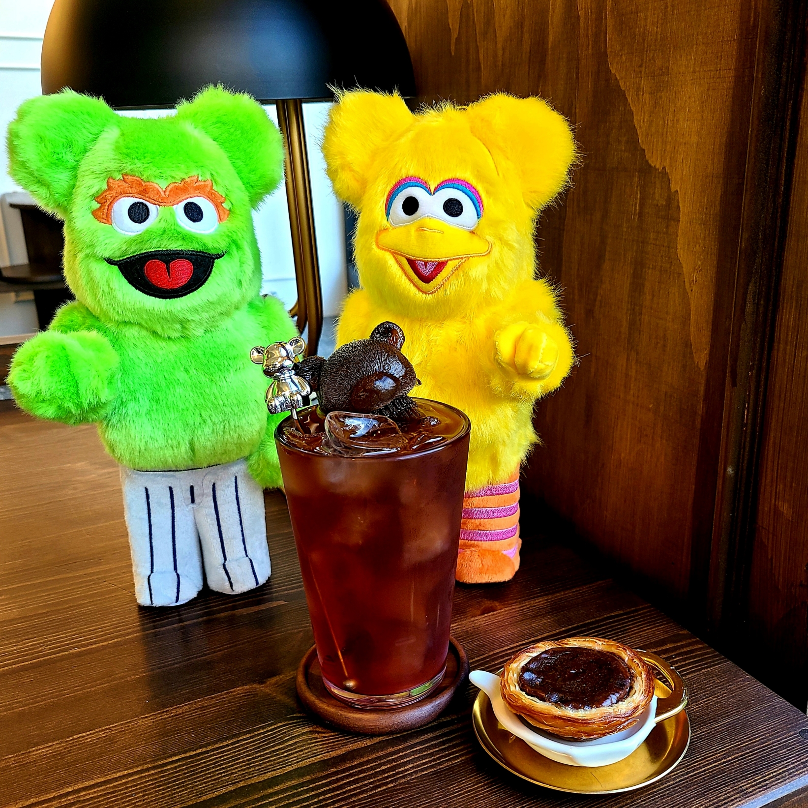 Bearbrick Sesame Street Oscar the Grouch Costume Ver. 400%, Bearbrick Sesame Street Big Bird  Costume Ver. 400% 착용 스타일 - 2