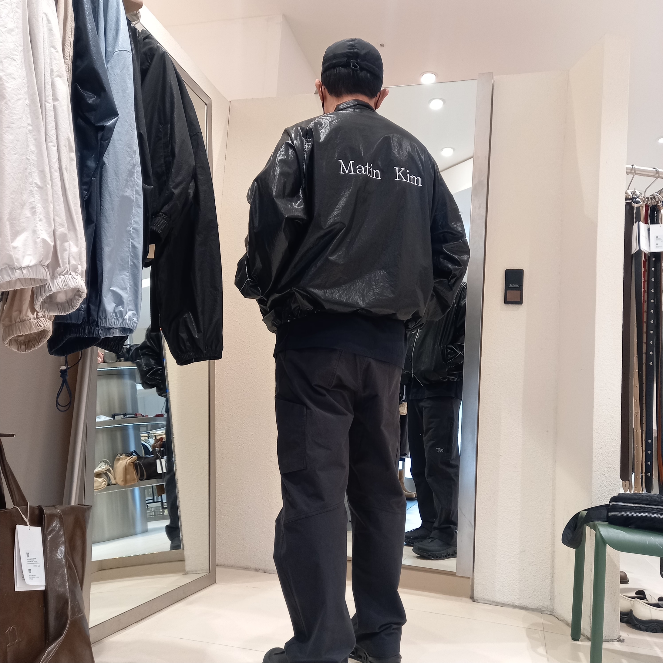 (W) Matin Kim Logo Coating Jumper Black, Arc'teryx Cronin Cotton Pants Black 착용 스타일 - 4