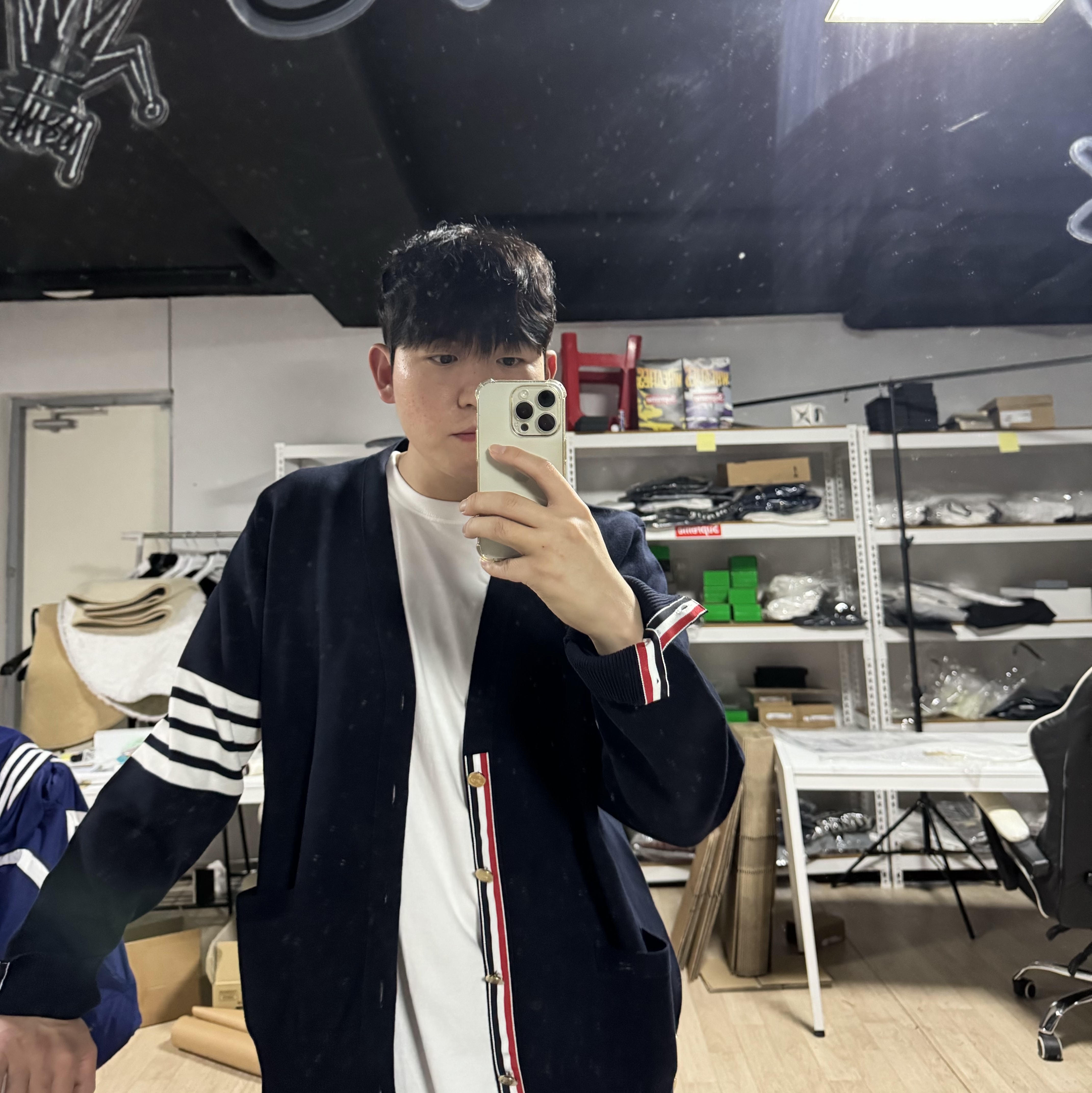 Thom Browne Milano Stitch 4-Bar Cardigan Navy 착용 스타일