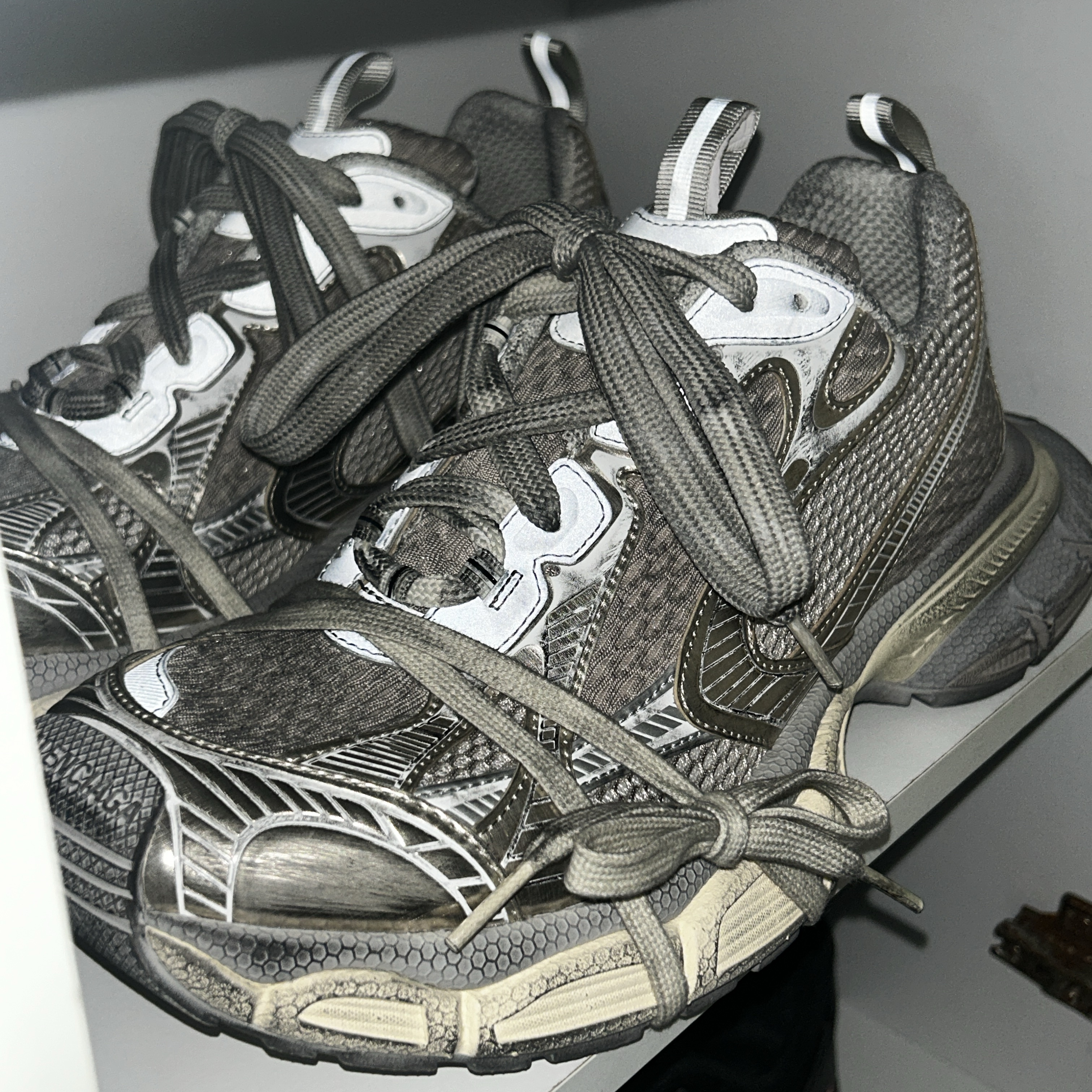 Maison Mihara Yasuhiro Blakey OG Sole Canvas Low-top Sneakers Black White, Balenciaga Triple S Sneakers Black 착용 스타일 - 2