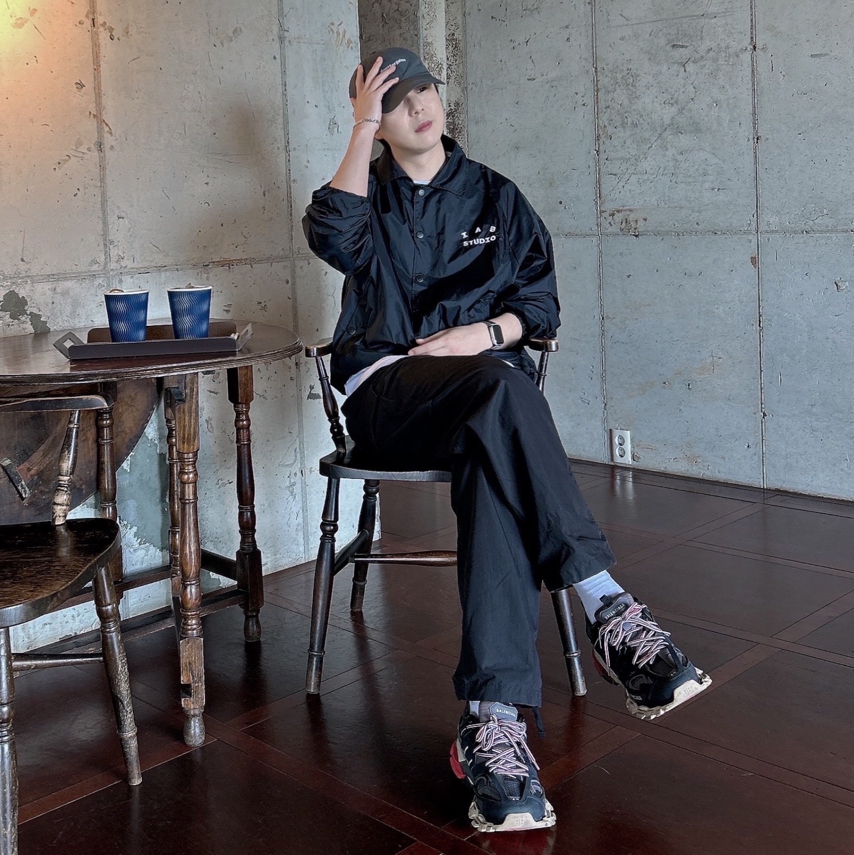 IAB Studio Coach Jacket Black 착용 스타일 - 4