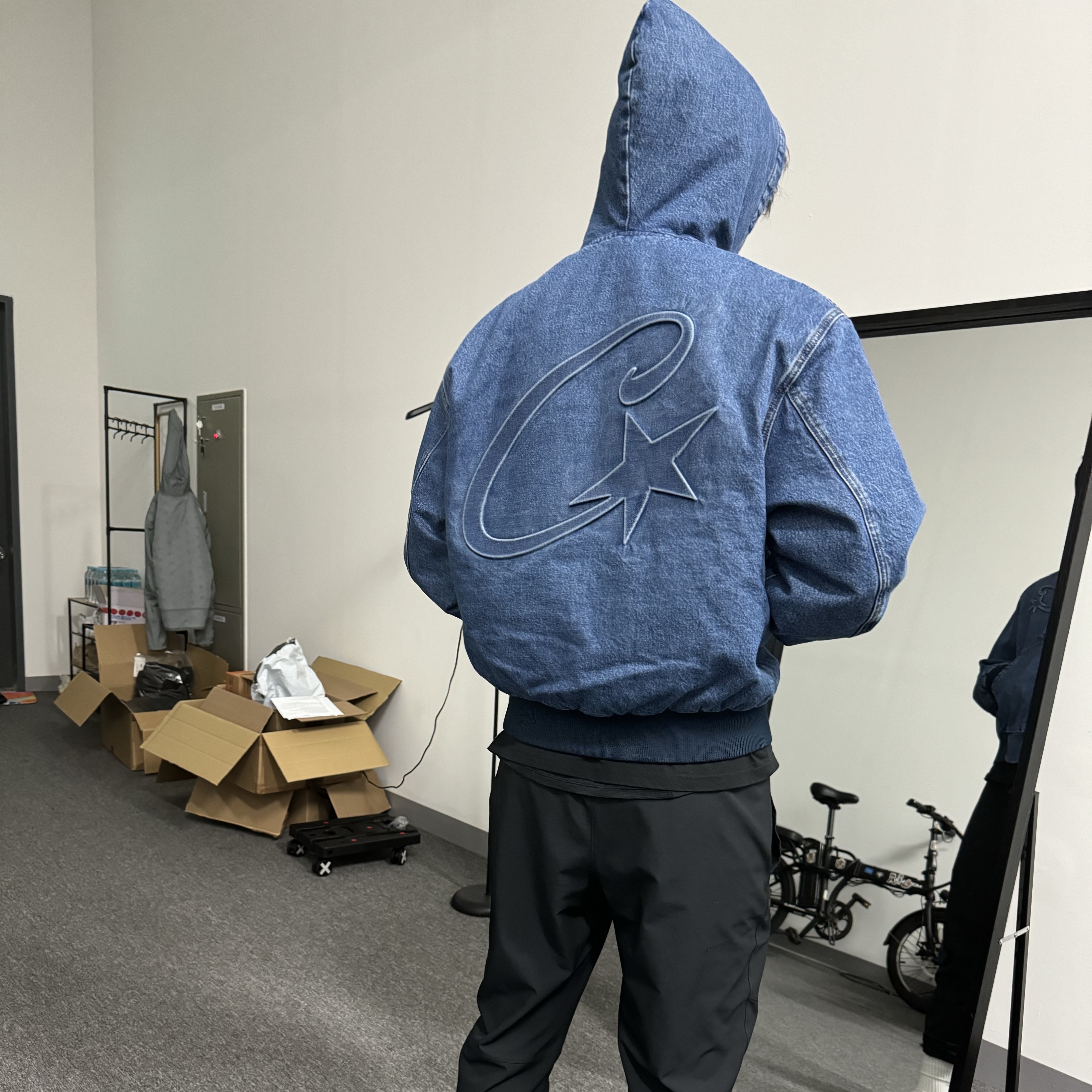 Corteiz Embossed C-Star Denim Work Jacket Blue 착용 스타일
