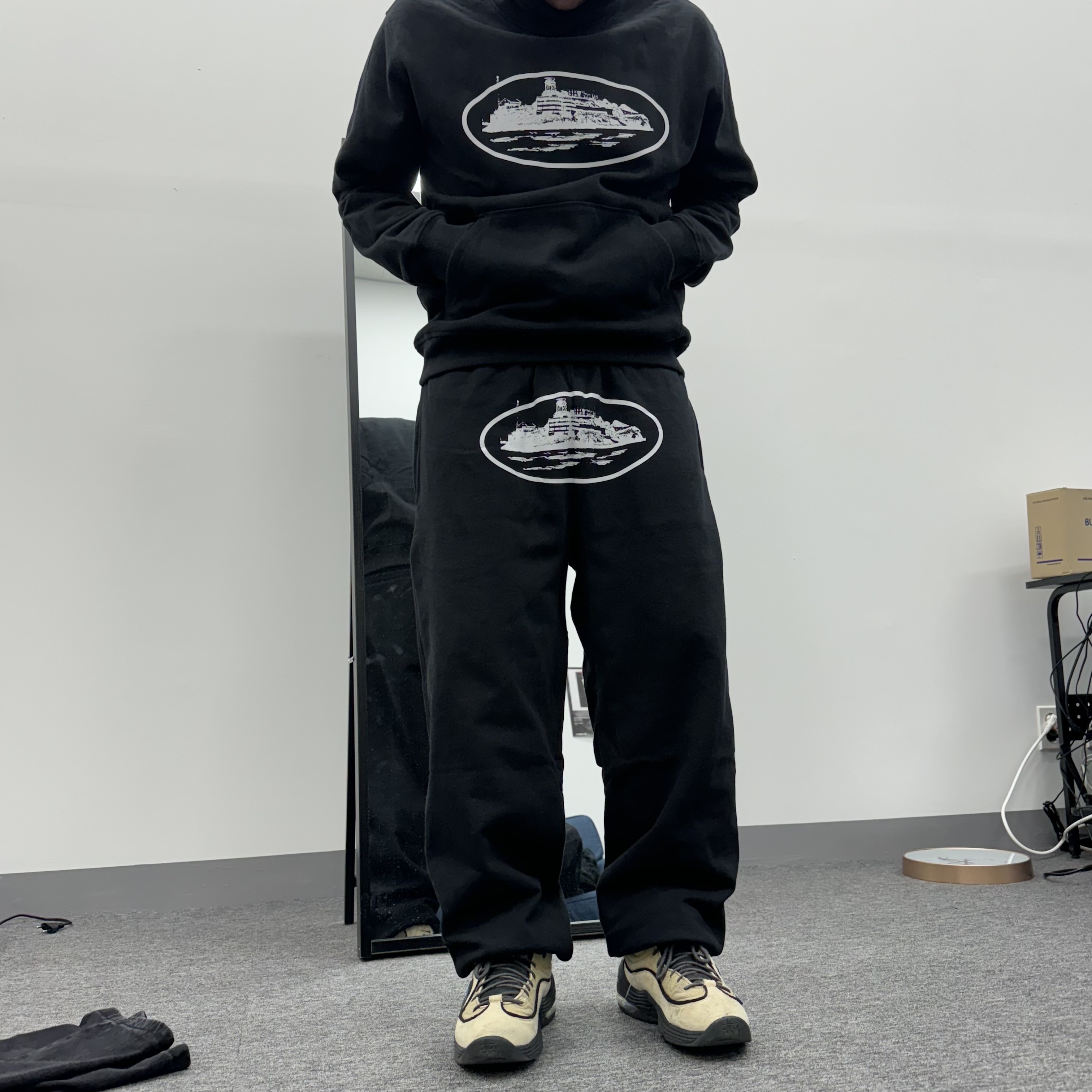 Corteiz Alcatraz Sweatpant 2024 Black, Corteiz Alcatraz Hoodie 2024 Black 착용 스타일