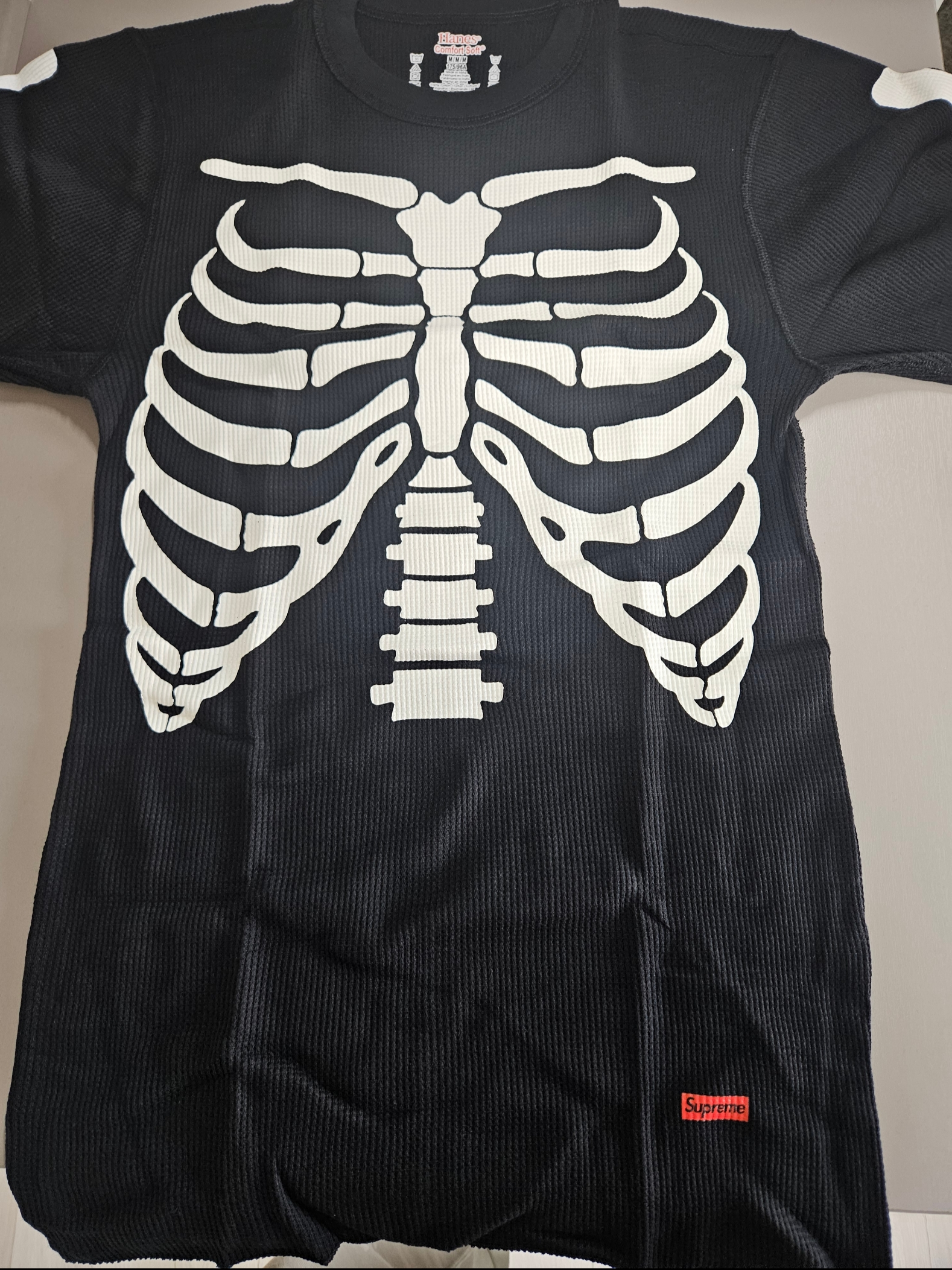 Supreme Stencil Thermal S/S Top Black - 24FW 착용 스타일 - 1