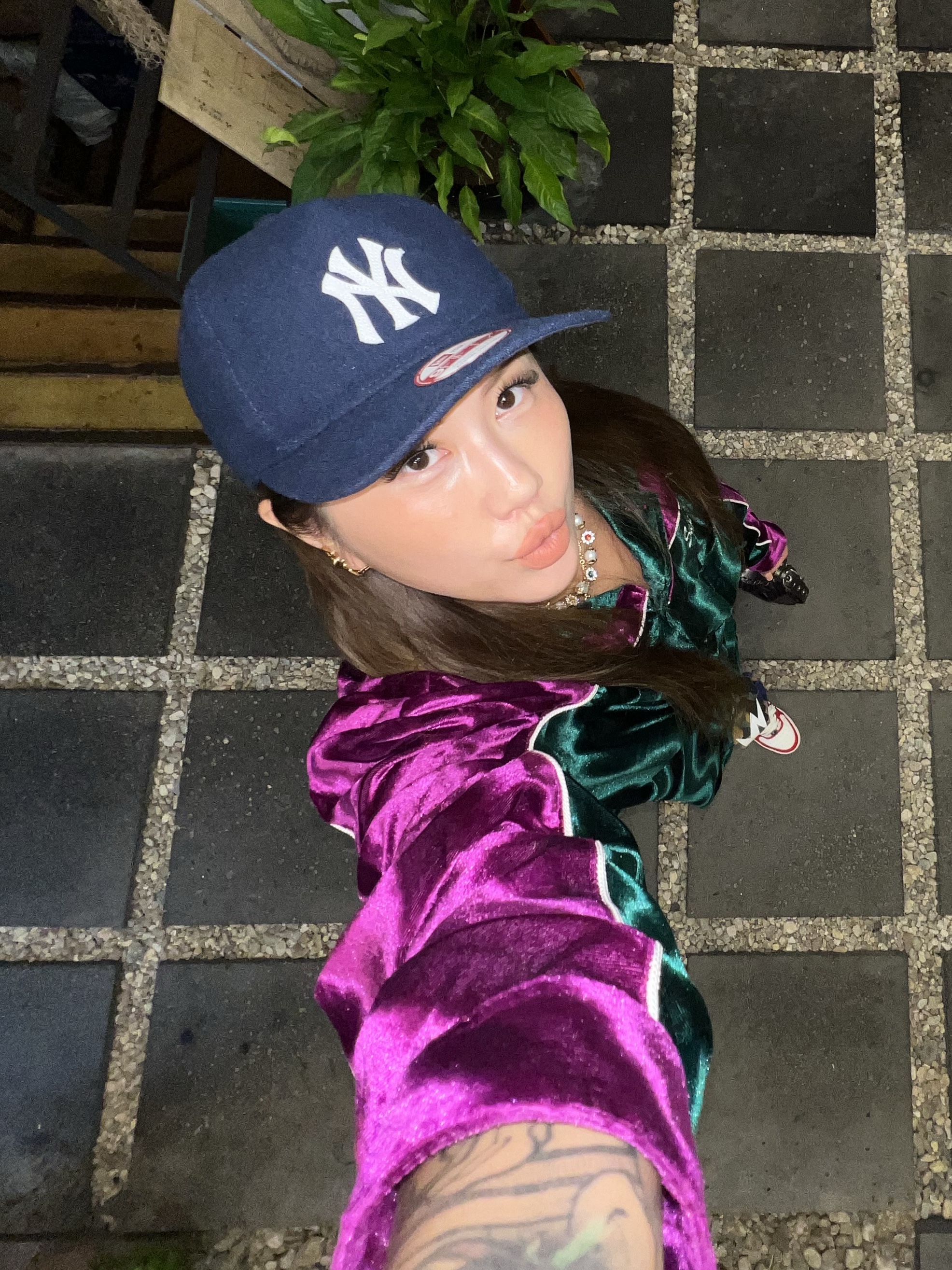 BAPE x Heron Preston Mix 1st Camo Sweatpants Purple, Balenciaga Le Cagole XS Shoulder Bag Metallized Dark Grey 착용 스타일 - 7