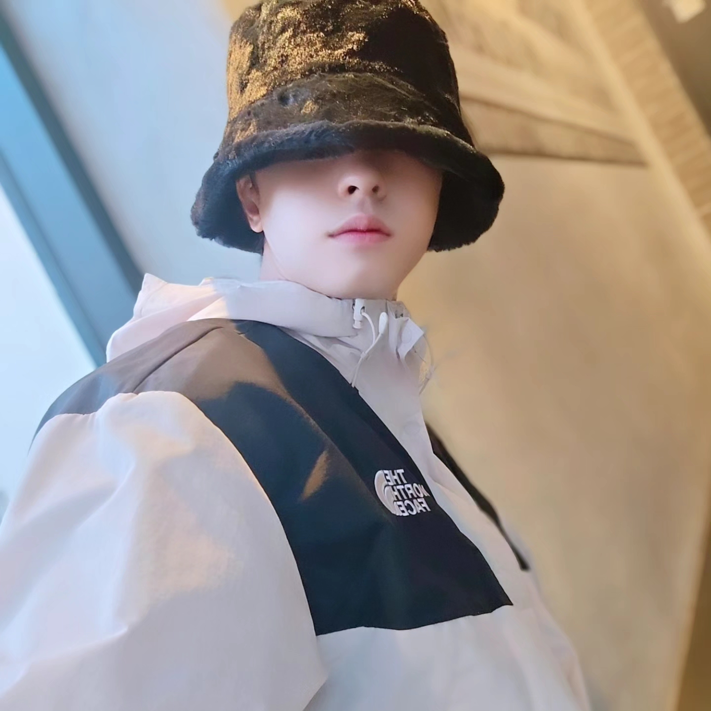 The North Face White Label Hi Mountain Anorak Light Beige, Nike Burrow Khaki Rattan 착용 스타일 - 4