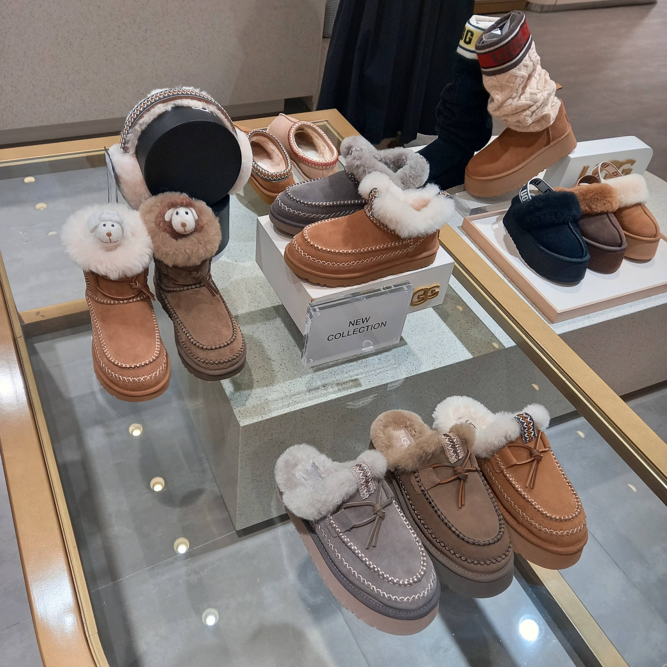 UGG Tasman Slipper Putty, (W) UGG Tasman Slipper Chestnut 착용 스타일 - 1