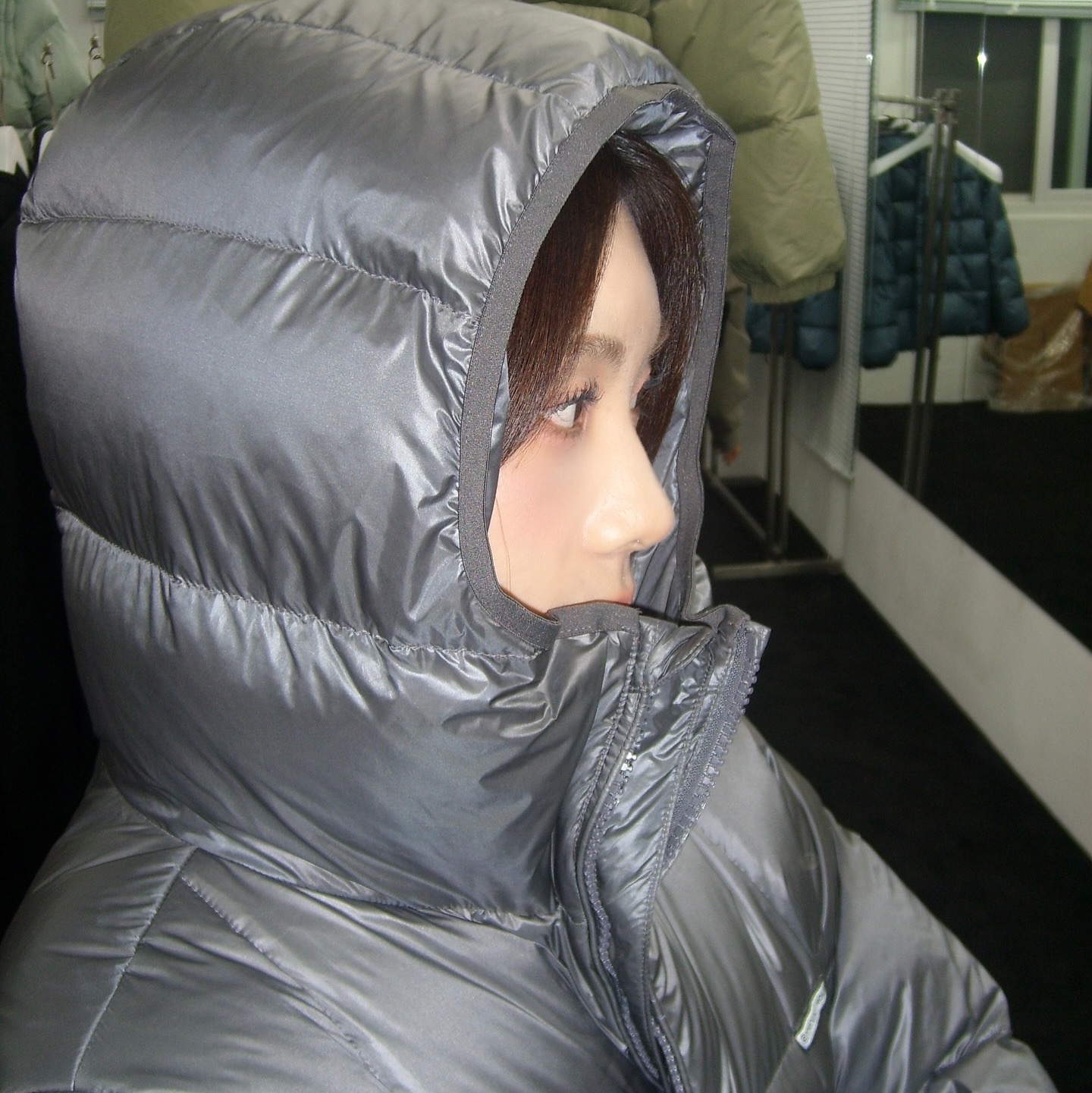 Thevinylhouse Hooded Duck Down Jacket Black, Thevinylhouse Hooded Duck Down Jacket Charcoal 착용 스타일