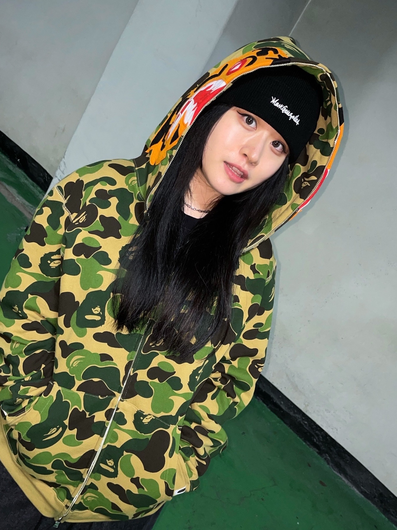BAPE ABC Camo Tiger Full Zip Hoodie Army Green 착용 스타일 - 2
