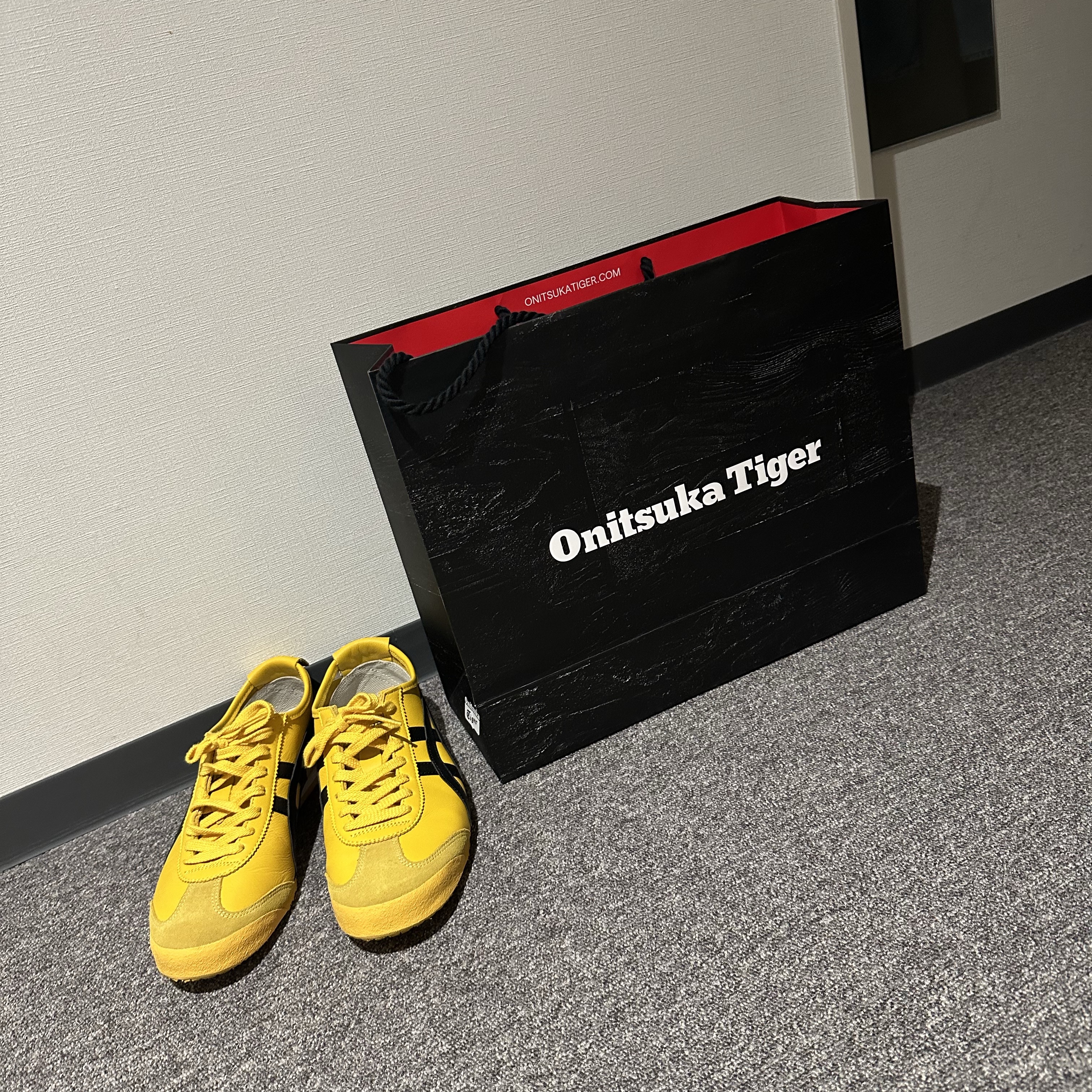 Onitsuka Tiger Mexico 66 Yellow Black 착용 스타일