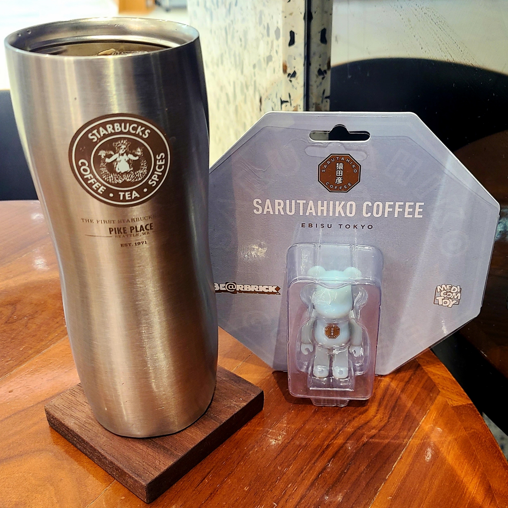 Bearbrick x Sarutahiko Coffee 10th Anniversary 100%, Human Made Big Bandana #2 Navy 착용 스타일 - 1