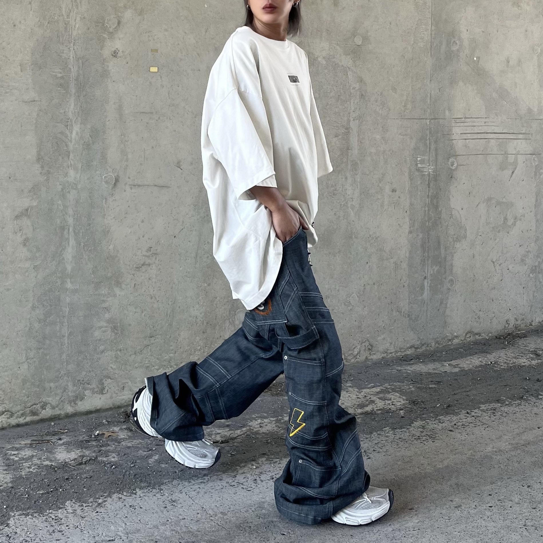 Balenciaga 10XL Sneakers White Grey Silver Black 착용 스타일 - 2