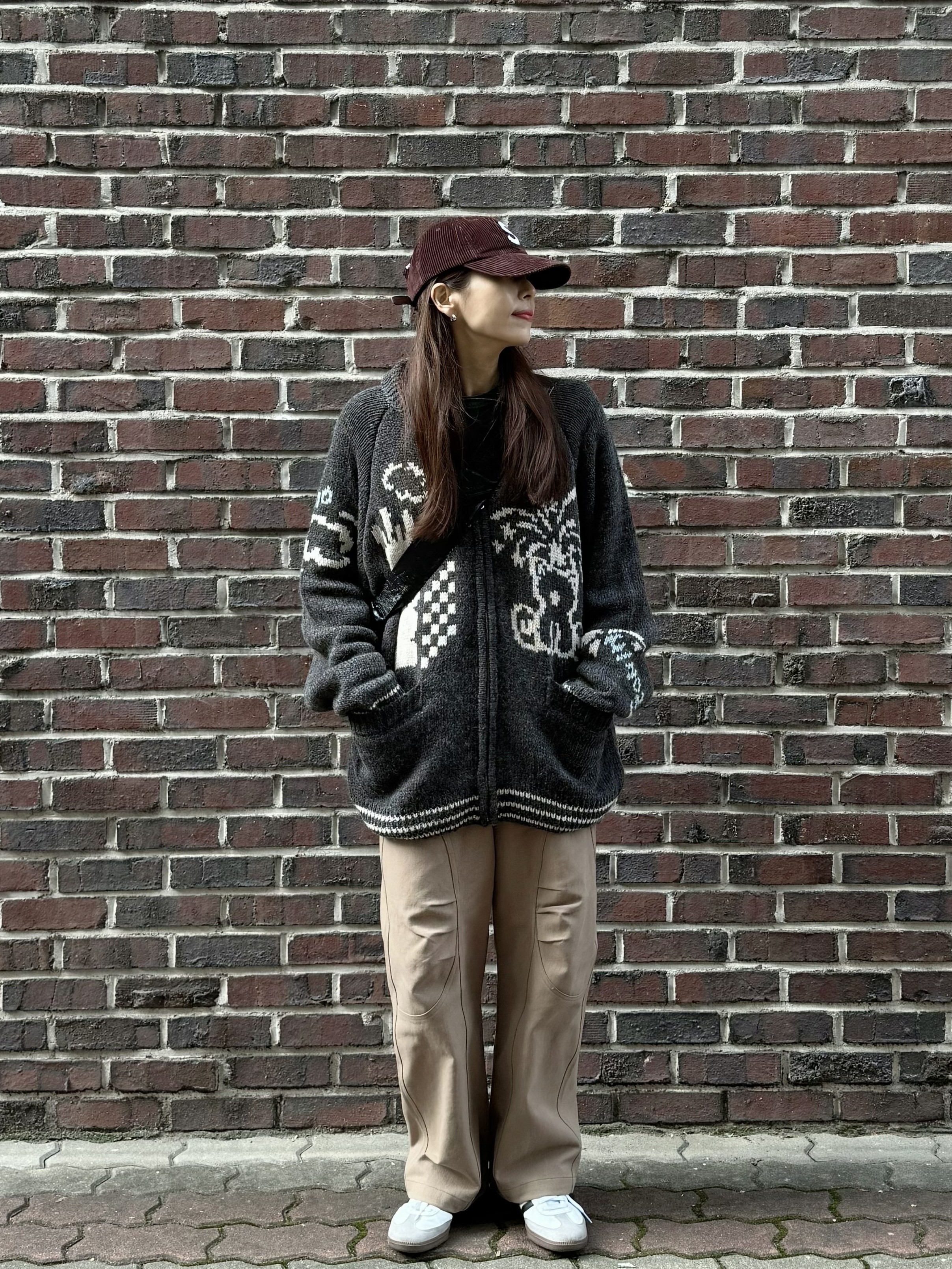 Supreme Corduroy S Logo 6-Panel Dark Brown - 24FW, Adidas Samba Vegan White Black 착용 스타일 - 2