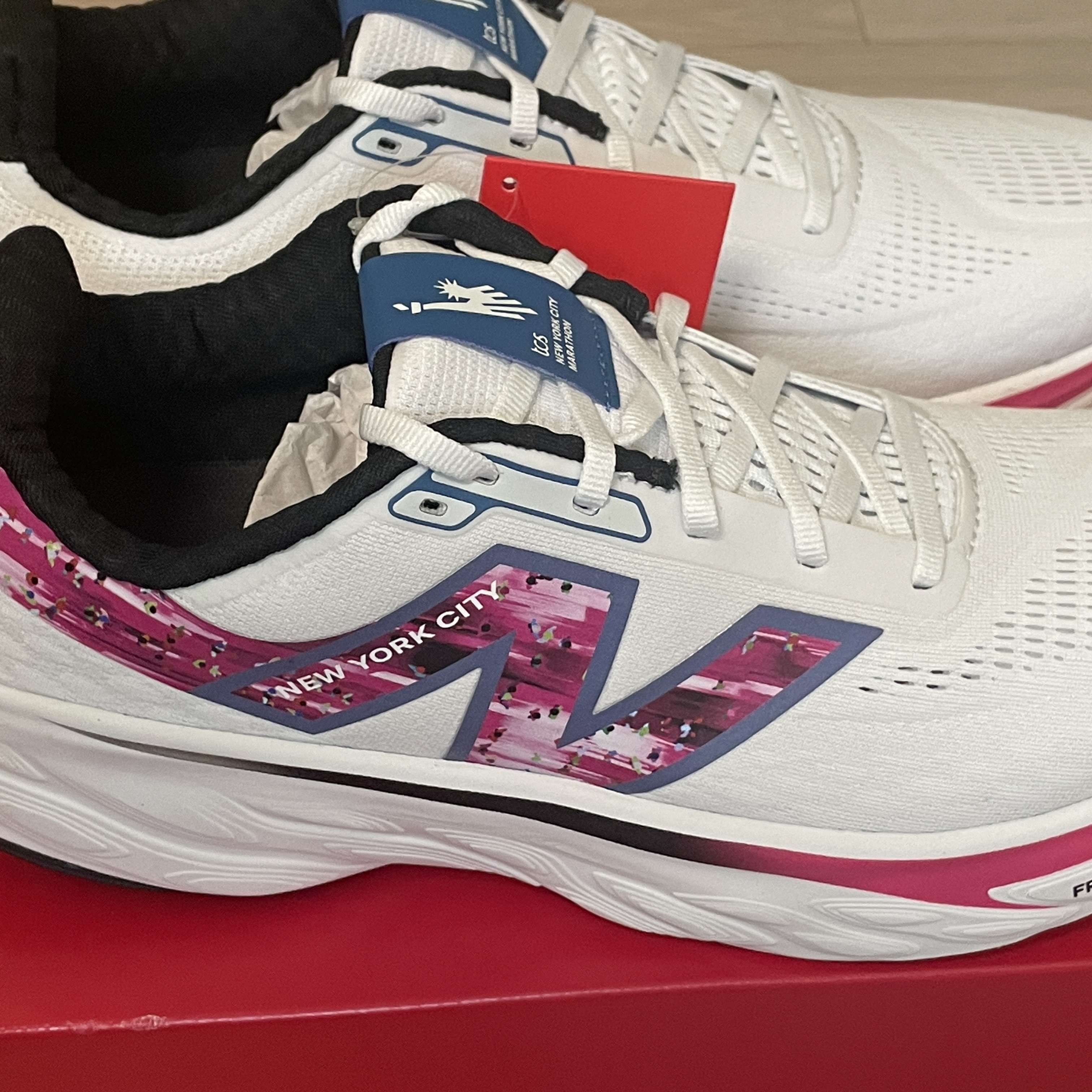 New Balance Fresh Foam X 1080v14 White Hi Pink - D Standard 착용 스타일 - 2