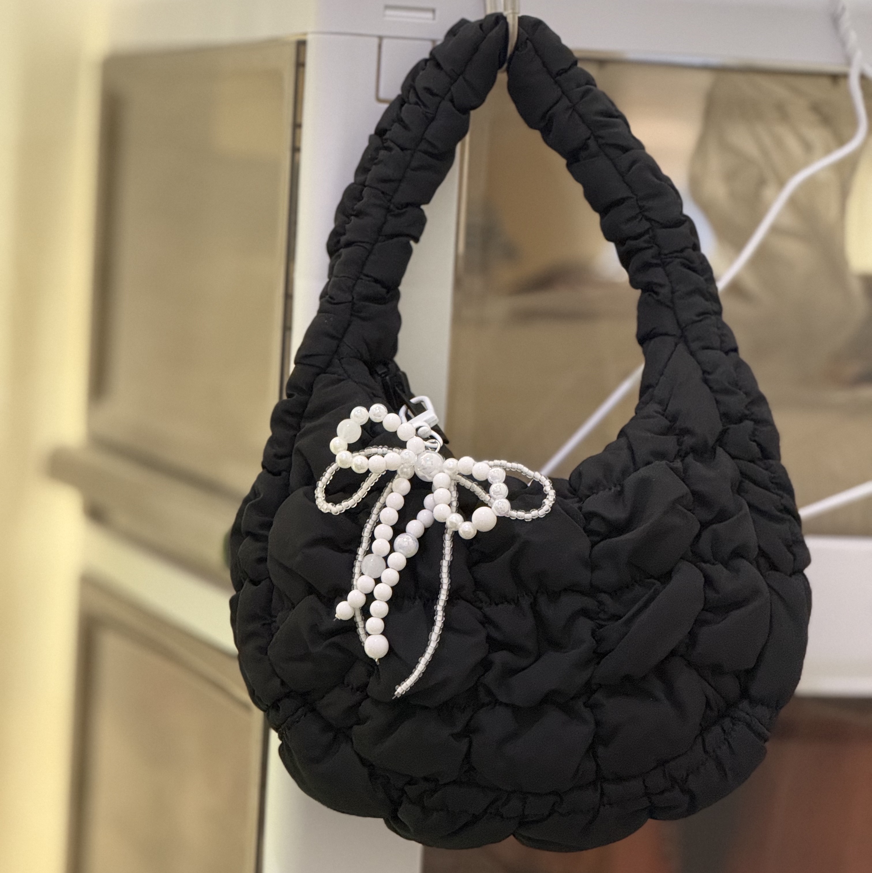 COS Quilted Micro Bag Black 착용 스타일