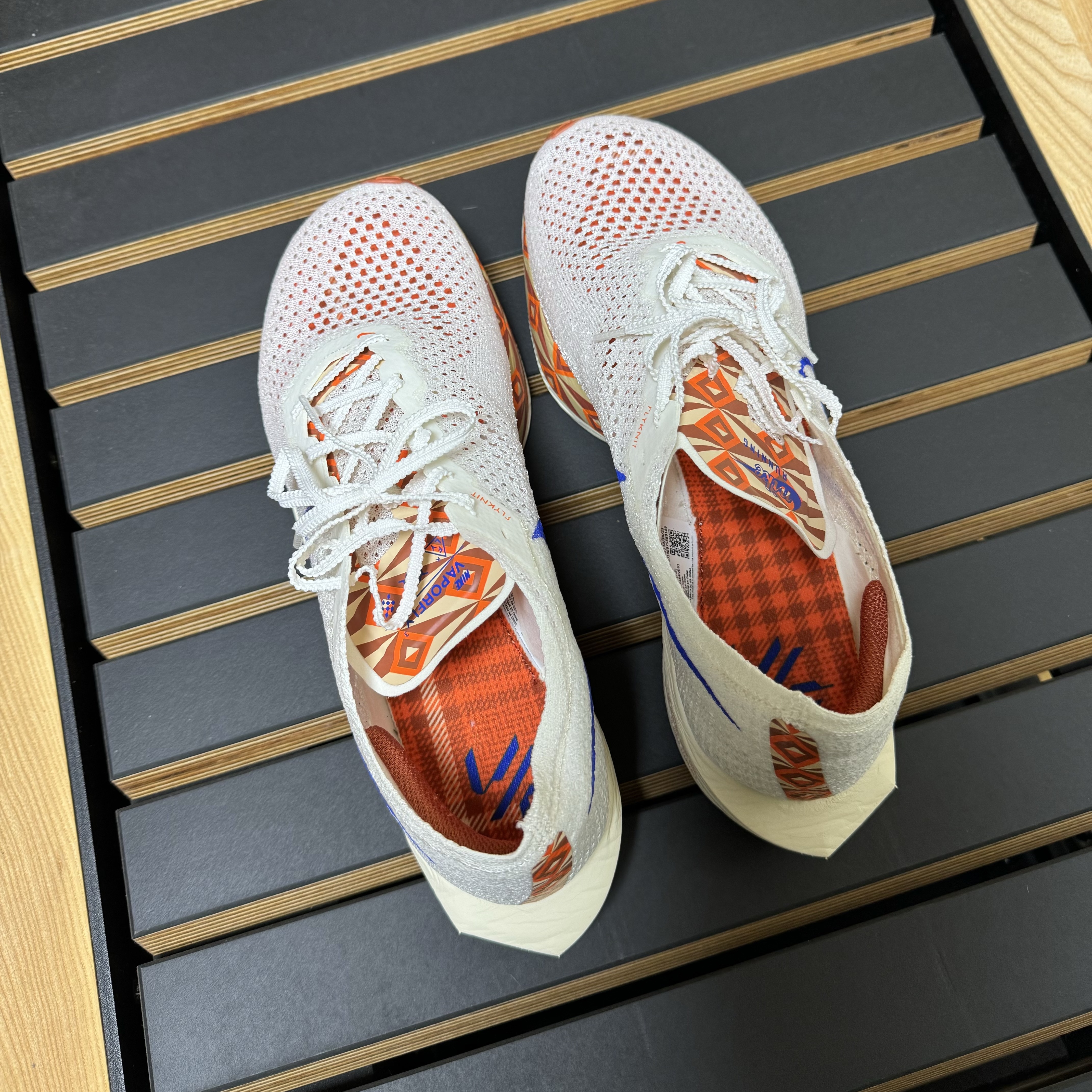 Nike ZoomX Vaporfly Next% 3 PRM Sail Hyper Royal 착용 스타일