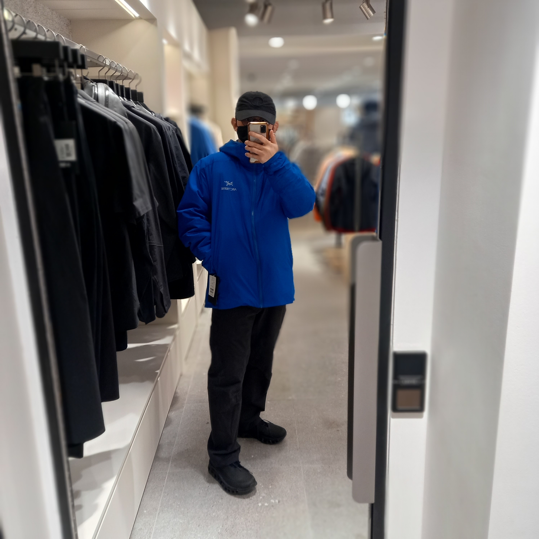 Arc'teryx Atom Hoody Vitality, Arc'teryx Cronin Cotton Pants Black 착용 스타일 - 3