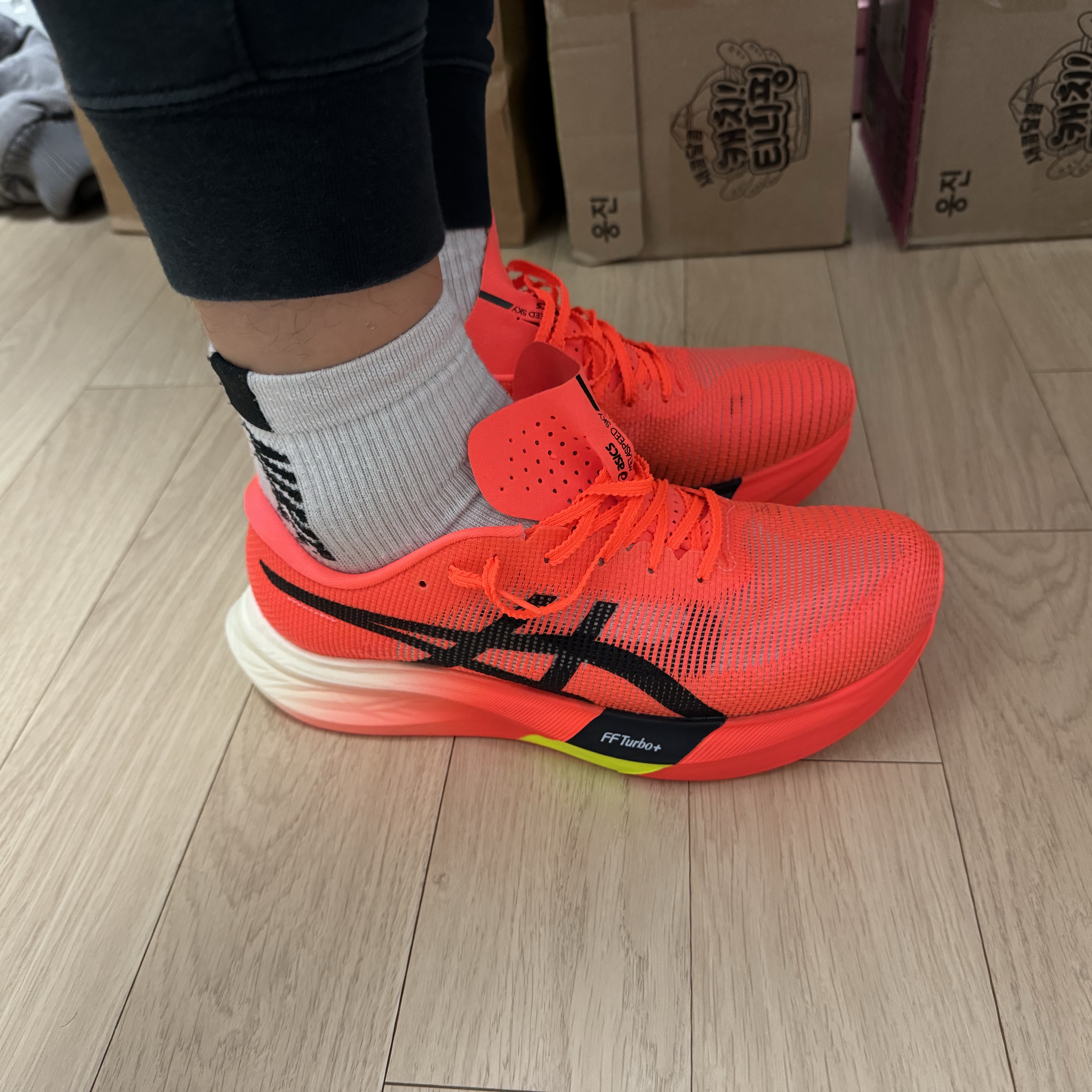 Asics Metaspeed Sky Paris Sunrise Red Black 착용 스타일