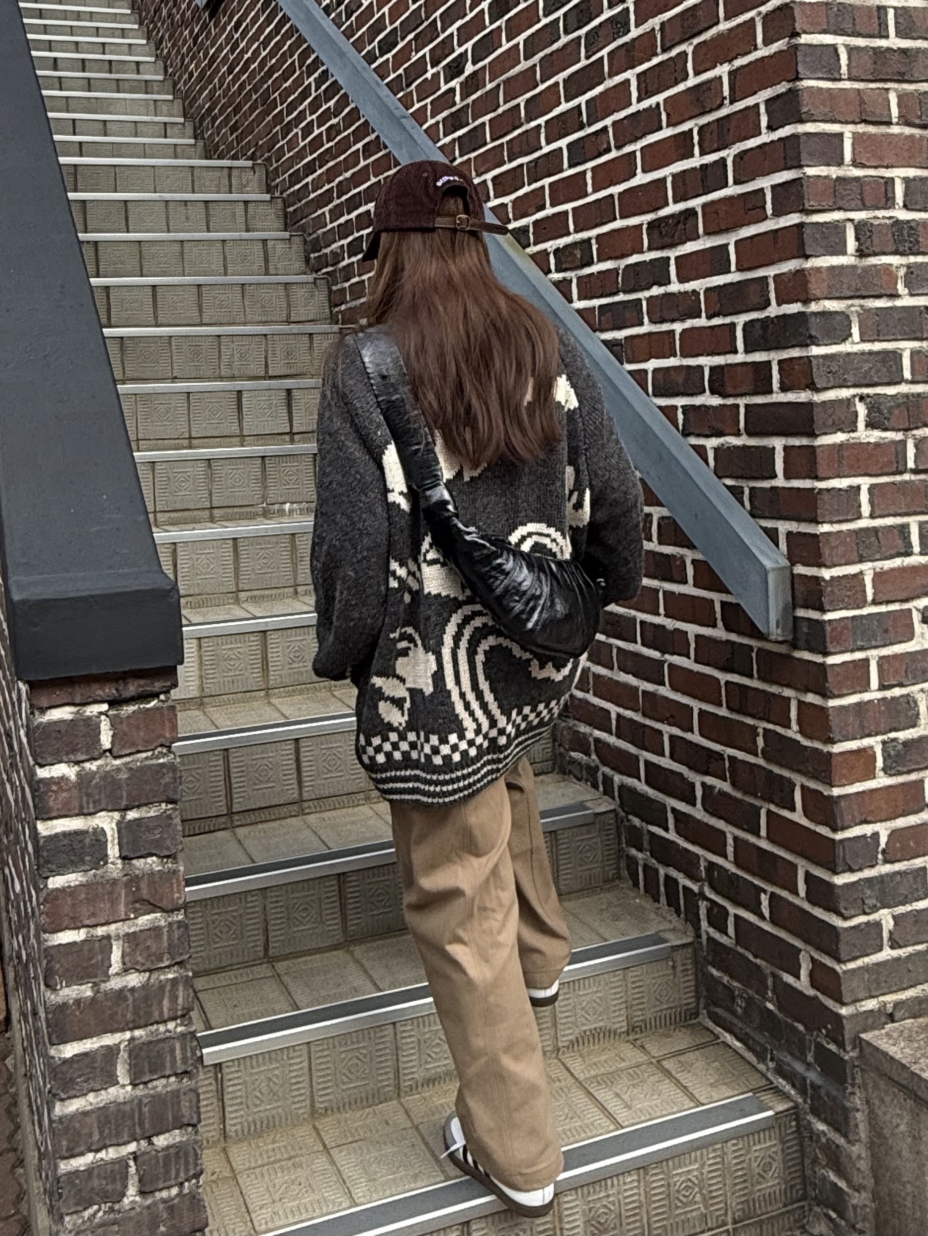 Supreme Corduroy S Logo 6-Panel Dark Brown - 24FW, Adidas Samba Vegan White Black 착용 스타일 - 3