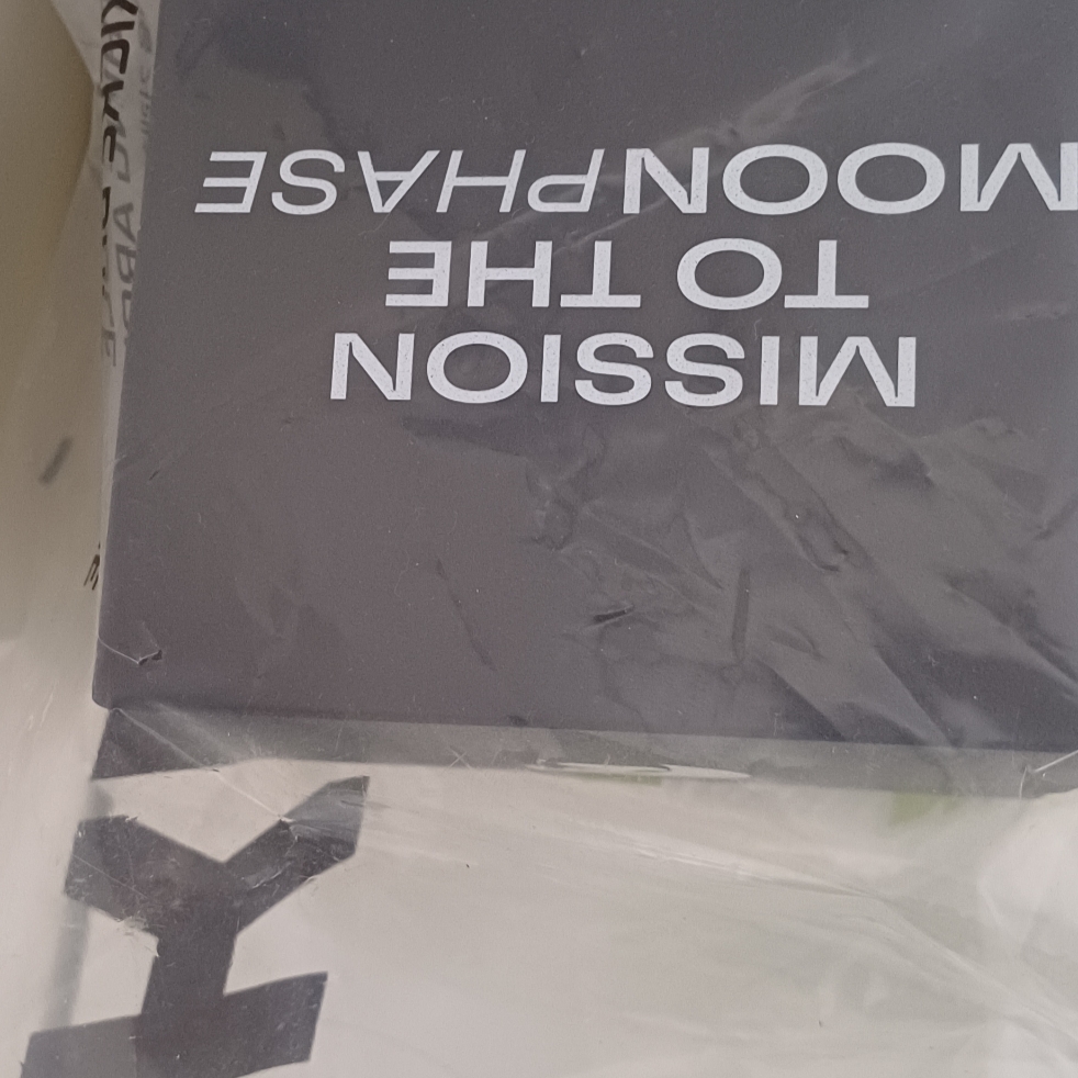 Swatch x Omega x Snoopy Bioceramic Moonswatch Mission To The Moonphase New Moon 착용 스타일 - 1