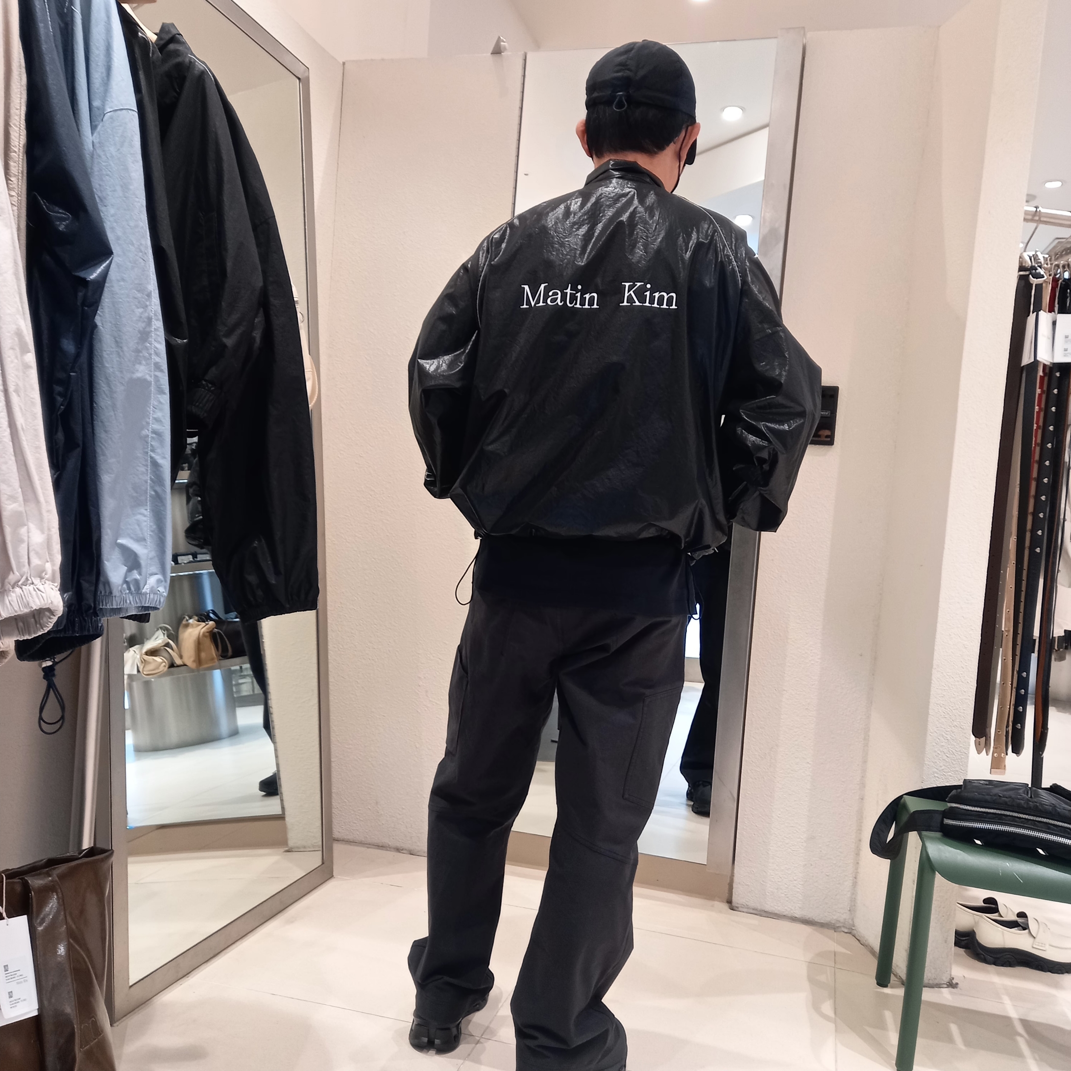 (W) Matin Kim Logo Coating Jumper Black, Arc'teryx Cronin Cotton Pants Black 착용 스타일 - 3