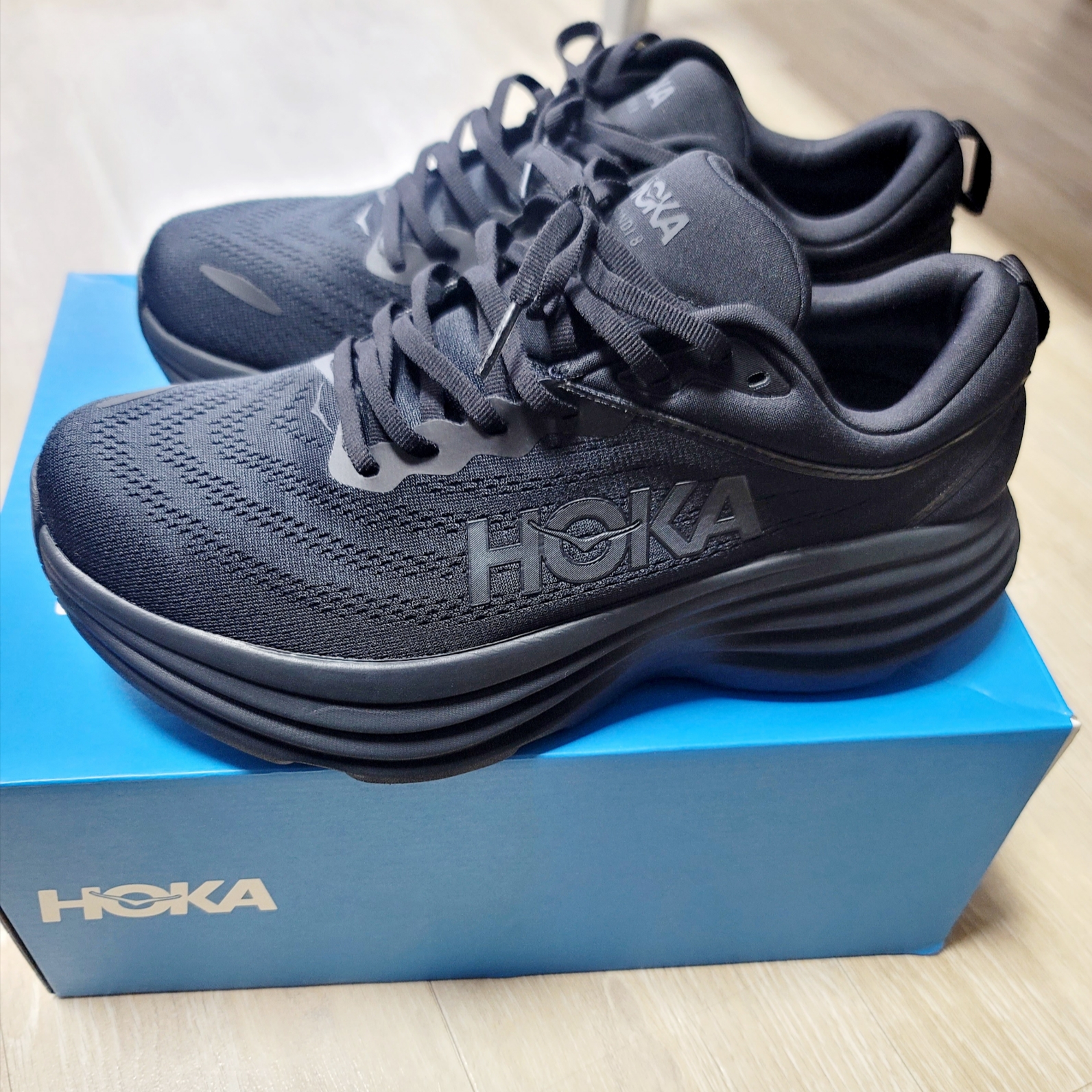 Hoka Bondi 8 Black - Wide 착용 스타일