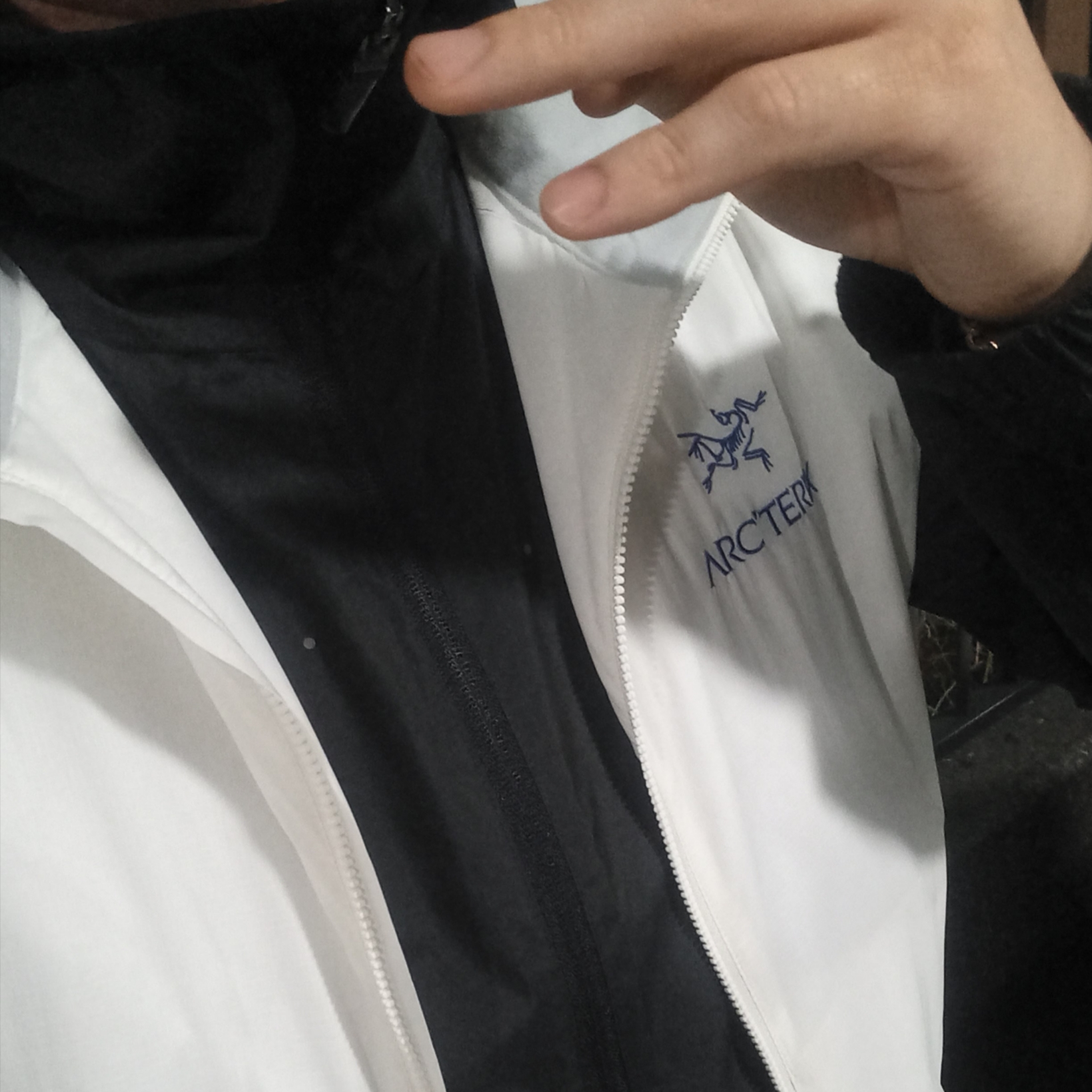 Arc'teryx Atom SL Vest Black 착용 스타일 - 1