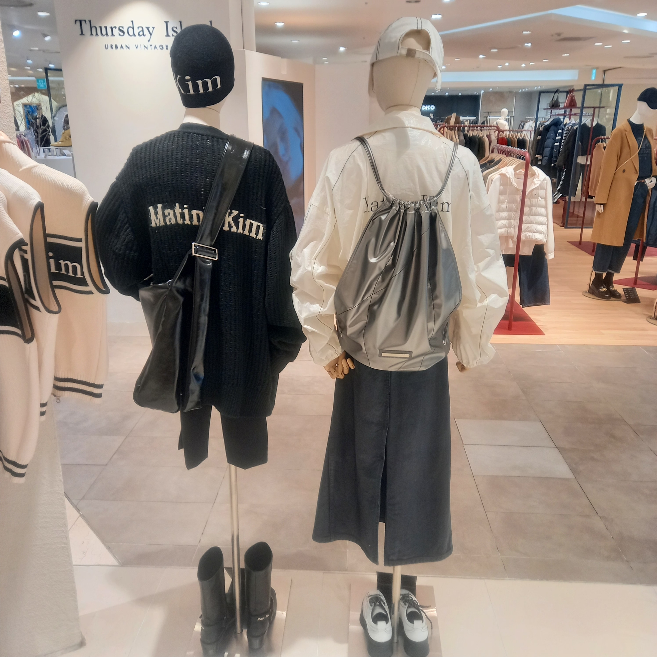 (W) Matin Kim Logo Coating Jumper Black, Arc'teryx Cronin Cotton Pants Black 착용 스타일 - 6