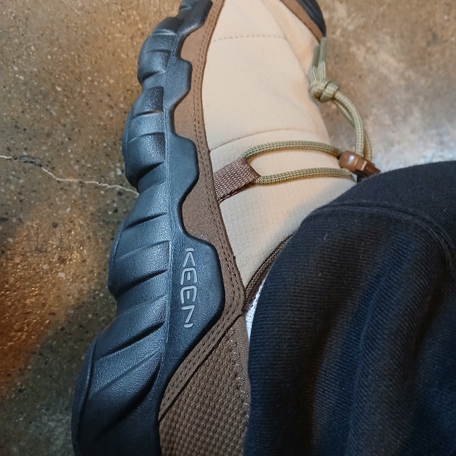 Keen Hypowser Crushback Men Slip-On Light Brown 착용 스타일
