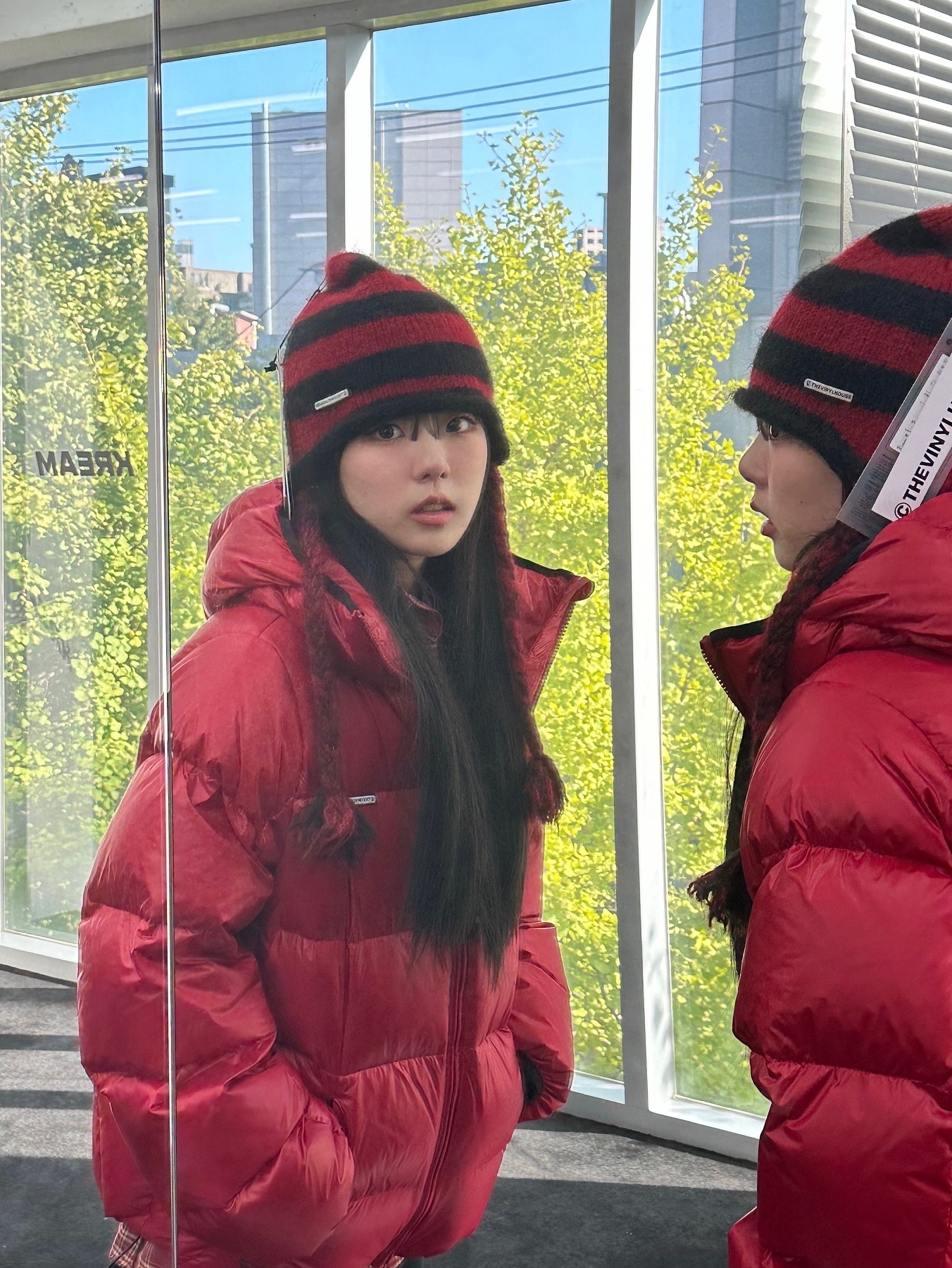 Thevinylhouse Ear Flap Stripe Beanie Red, Thevinylhouse Ear Flap Stripe Beanie Green 착용 스타일
