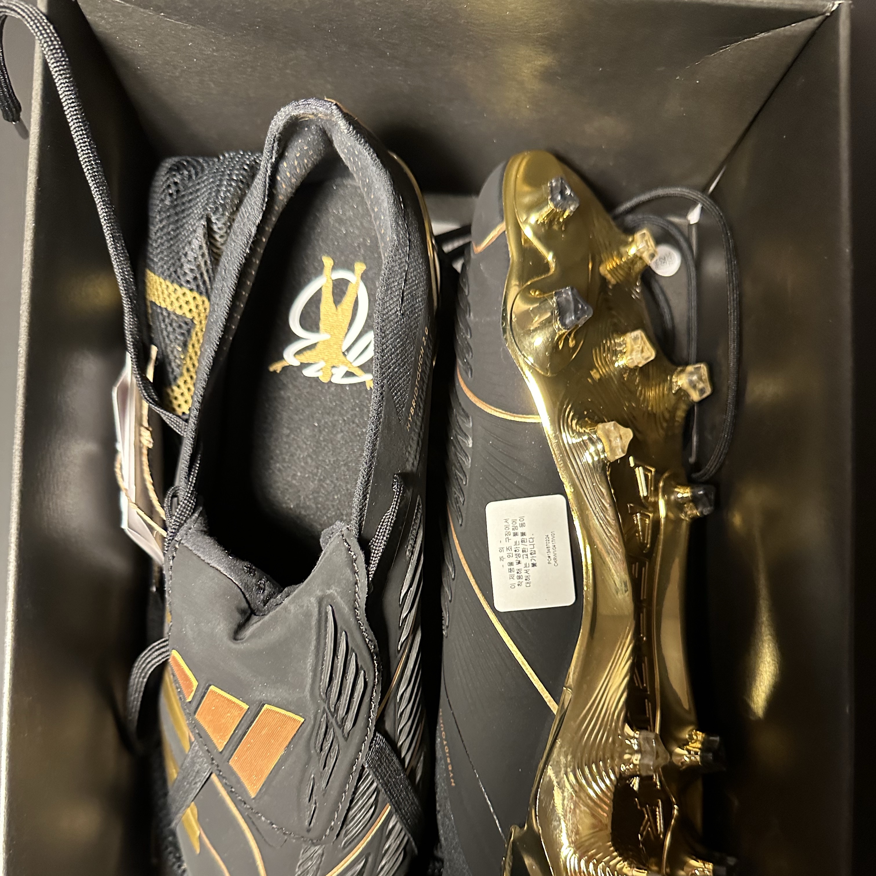 Adidas Predator Elite Bellingham FG Core Black Gold Metallic 착용 스타일