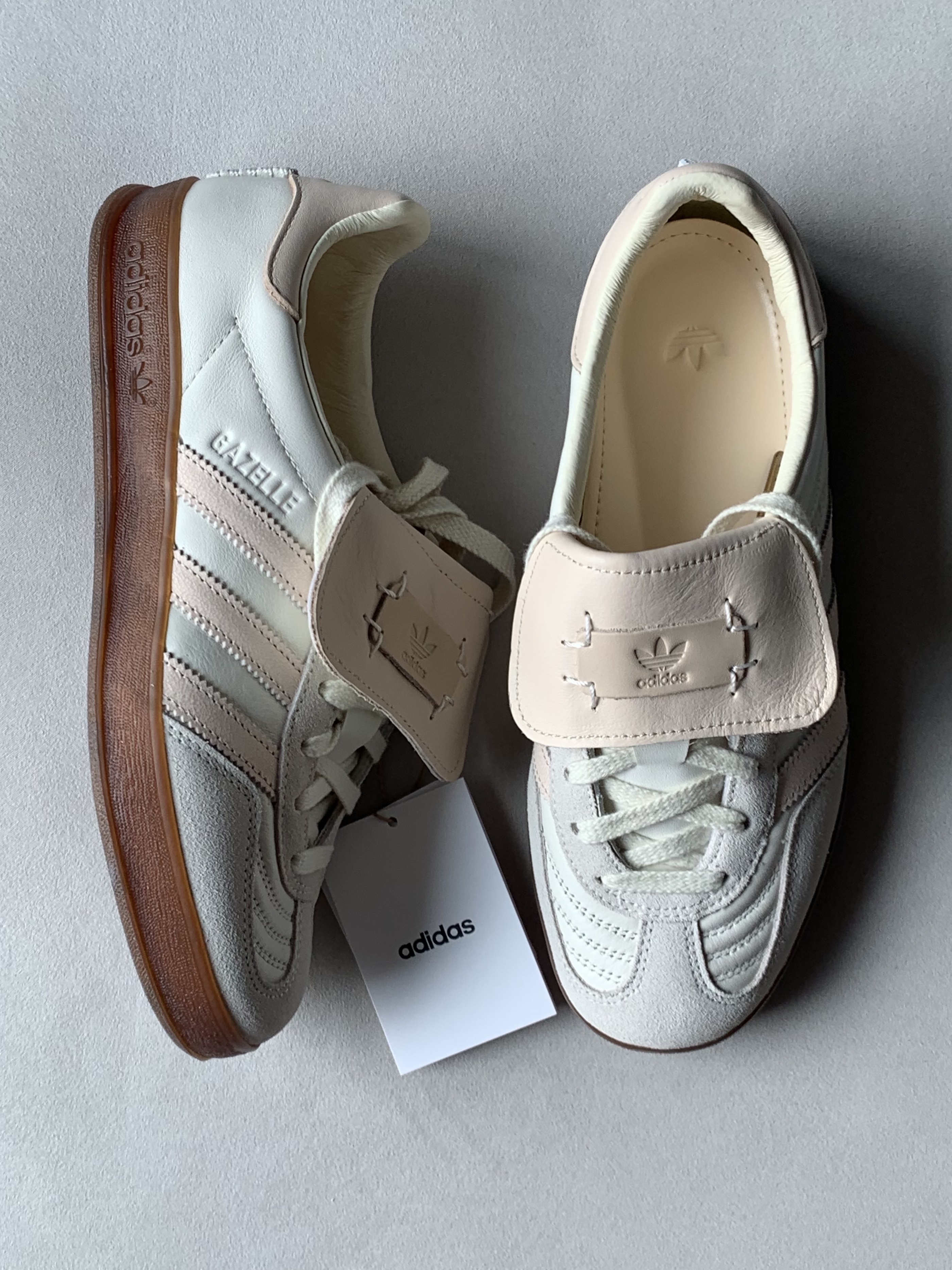 Adidas x Foot Industry Gazelle Indoor Off White Sand Strata 착용 스타일 - 1
