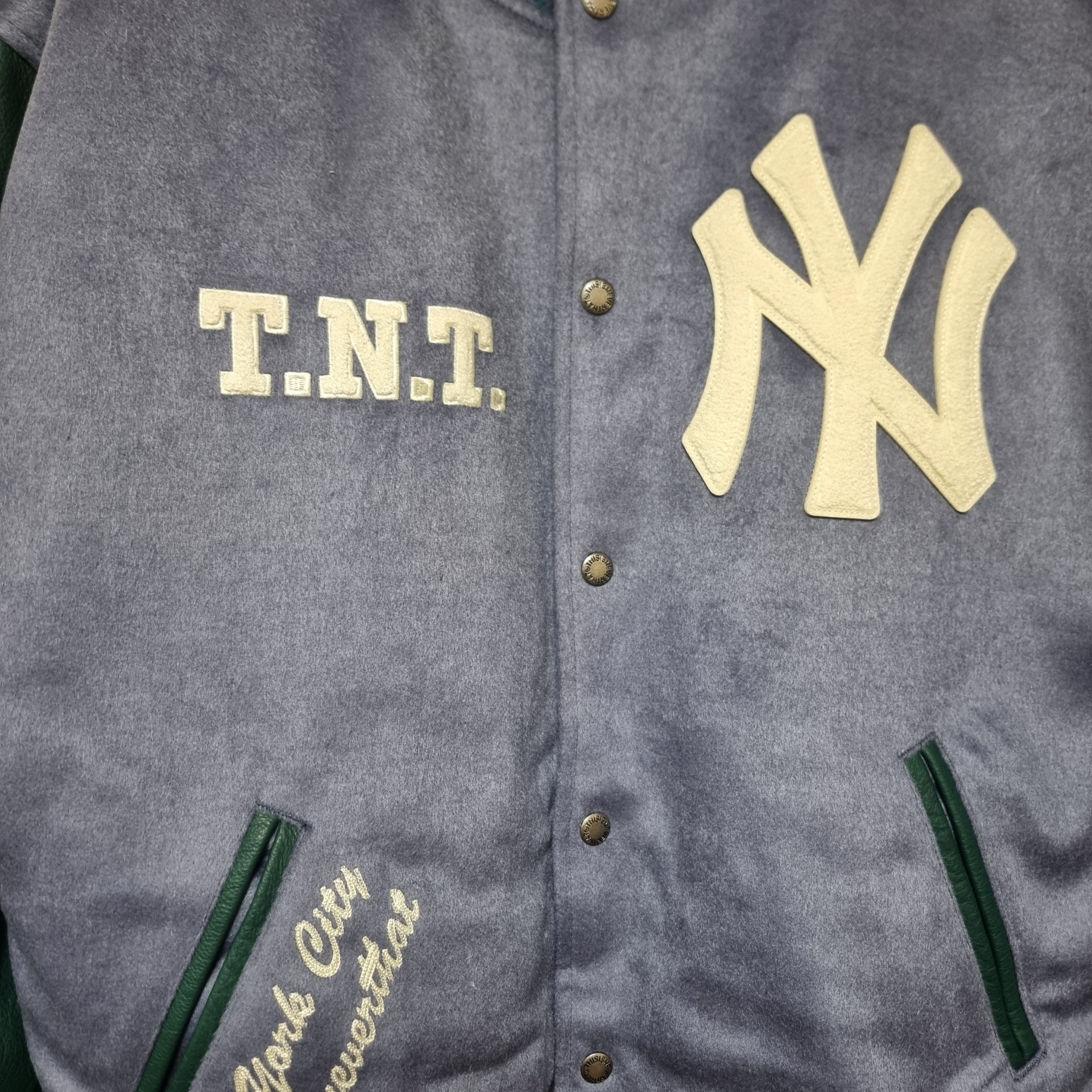 Thisisneverthat x New Era x MLB New York Yankees Varsity Jacket Navy 착용 스타일