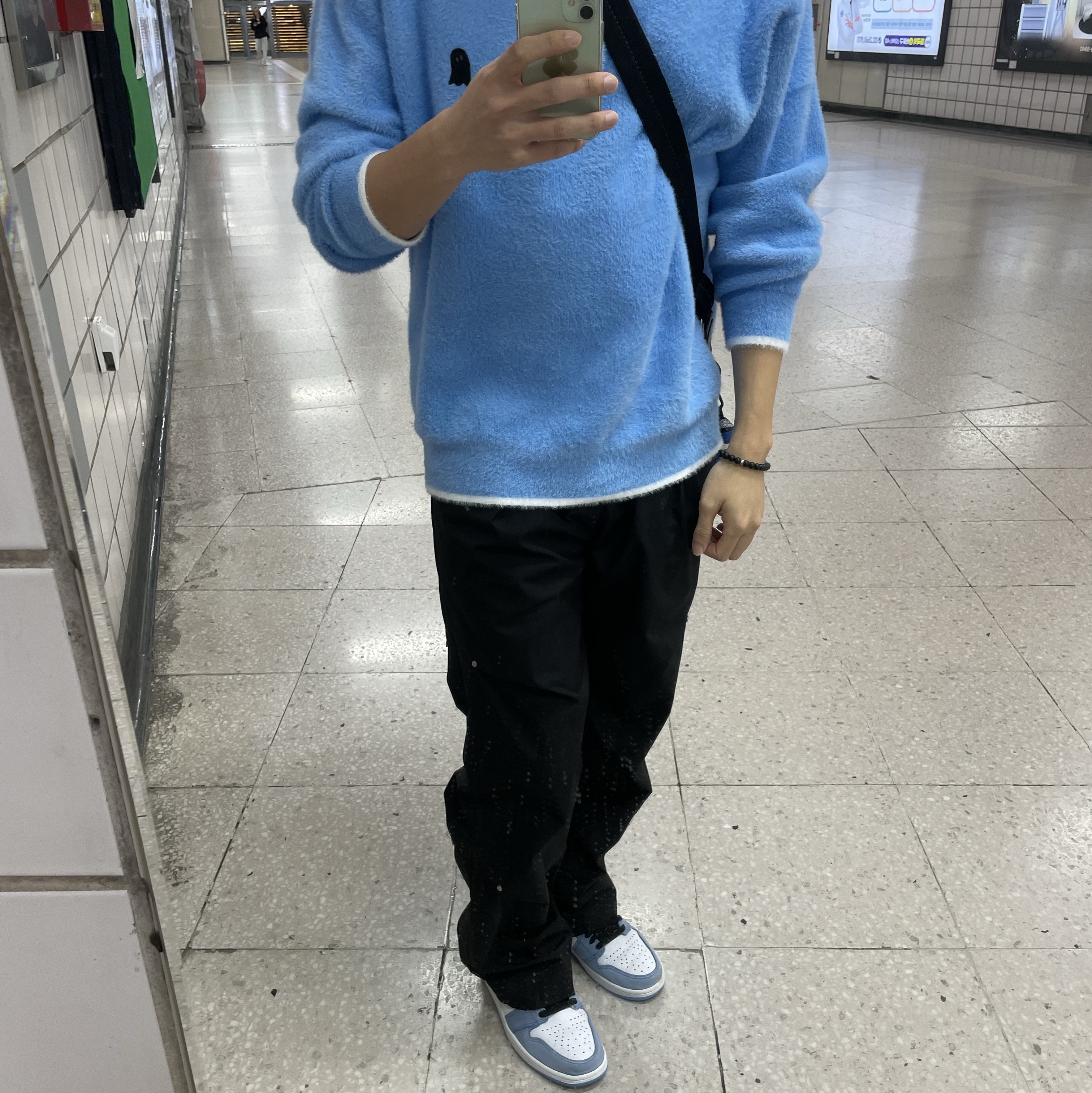Jordan 1 Retro High OG University Blue 착용 스타일