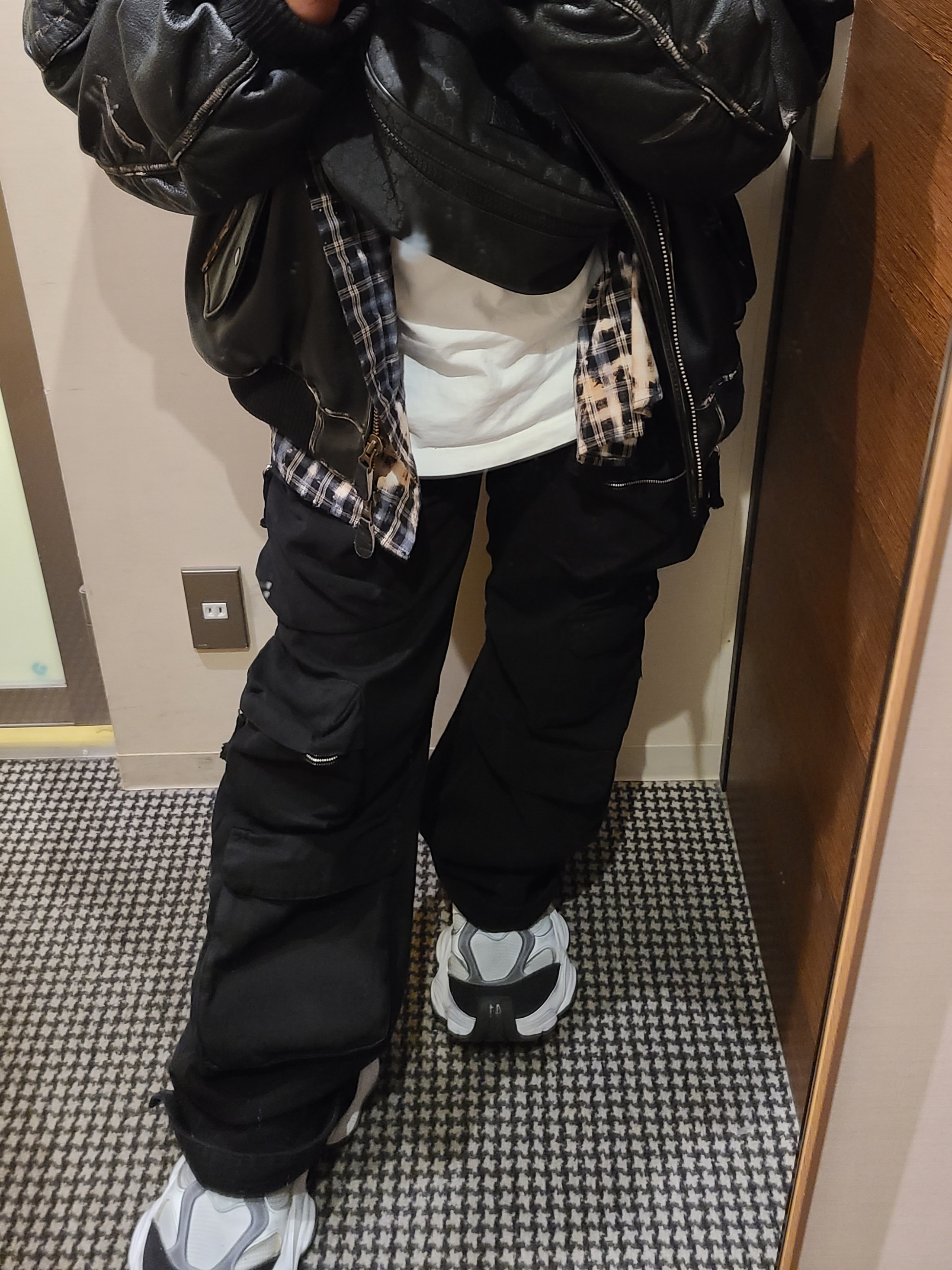 Gucci GG Fabric Waist Bag Black, Undermycar Burok Vintage Cowhide Oversized Bomber Antique Bronze - 23FW 착용 스타일
