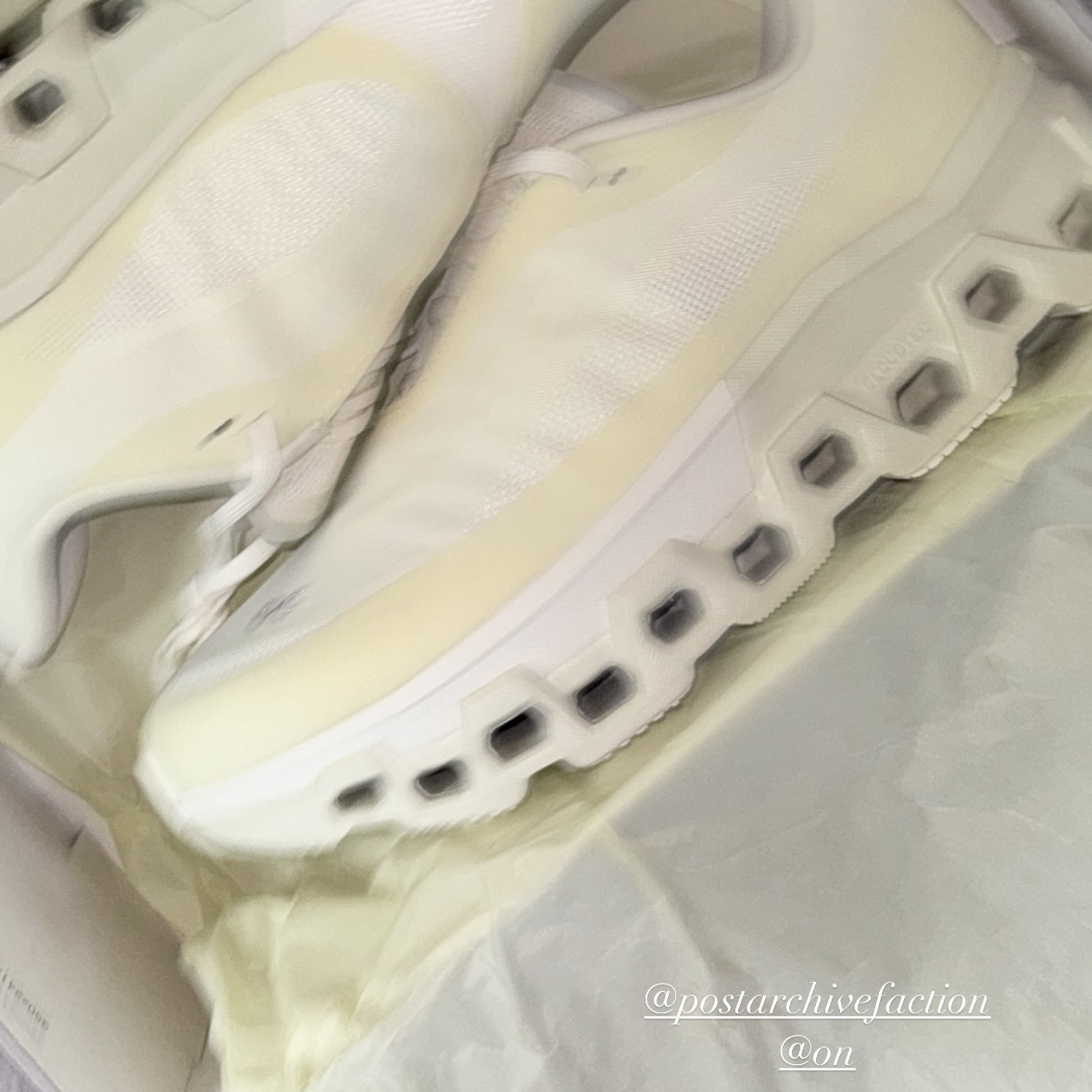 On Running x Post Archive Faction (Paf) Cloudmonster 2 Seedling White 착용 스타일
