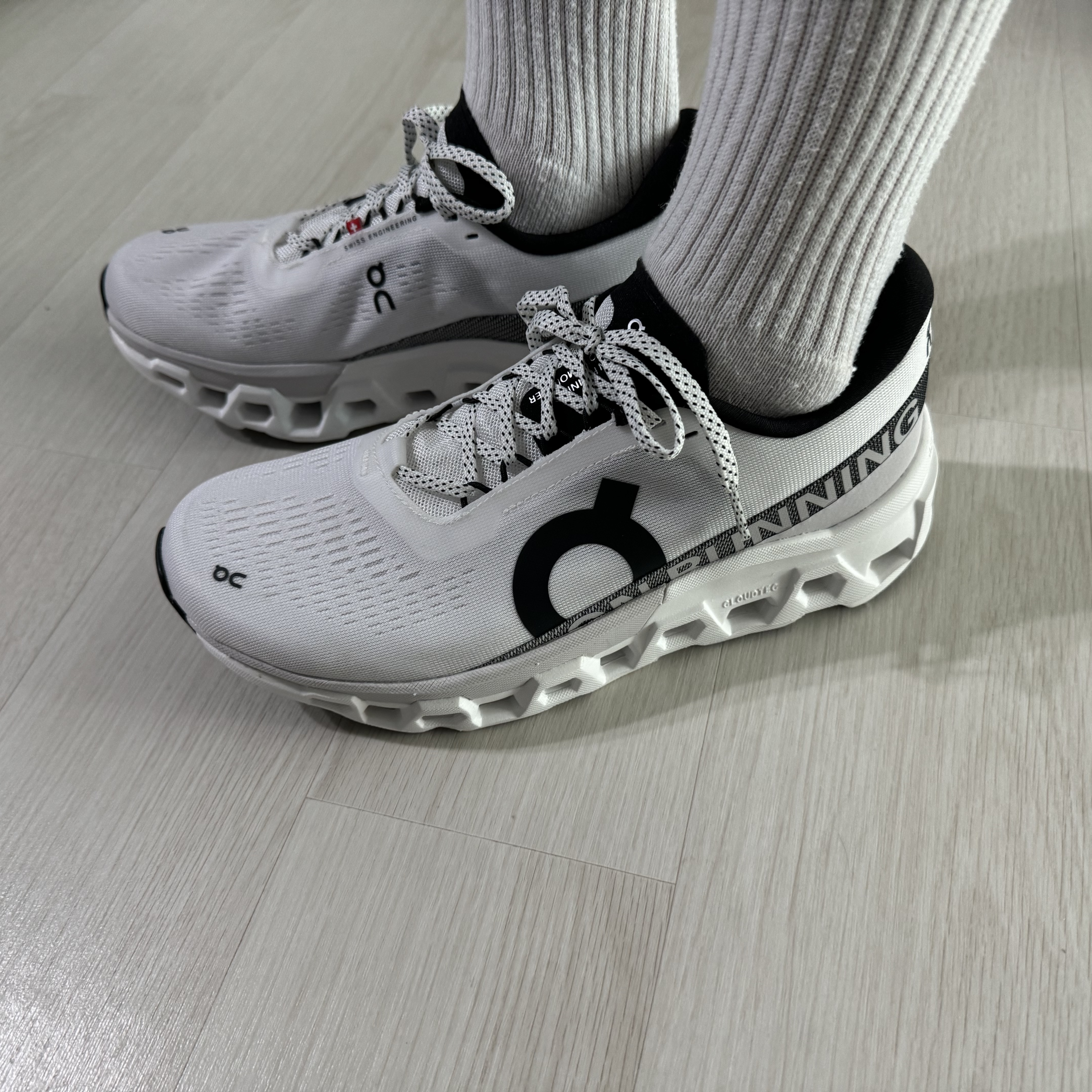 On Running Cloudmonster 2 White Frost 착용 스타일 - 1