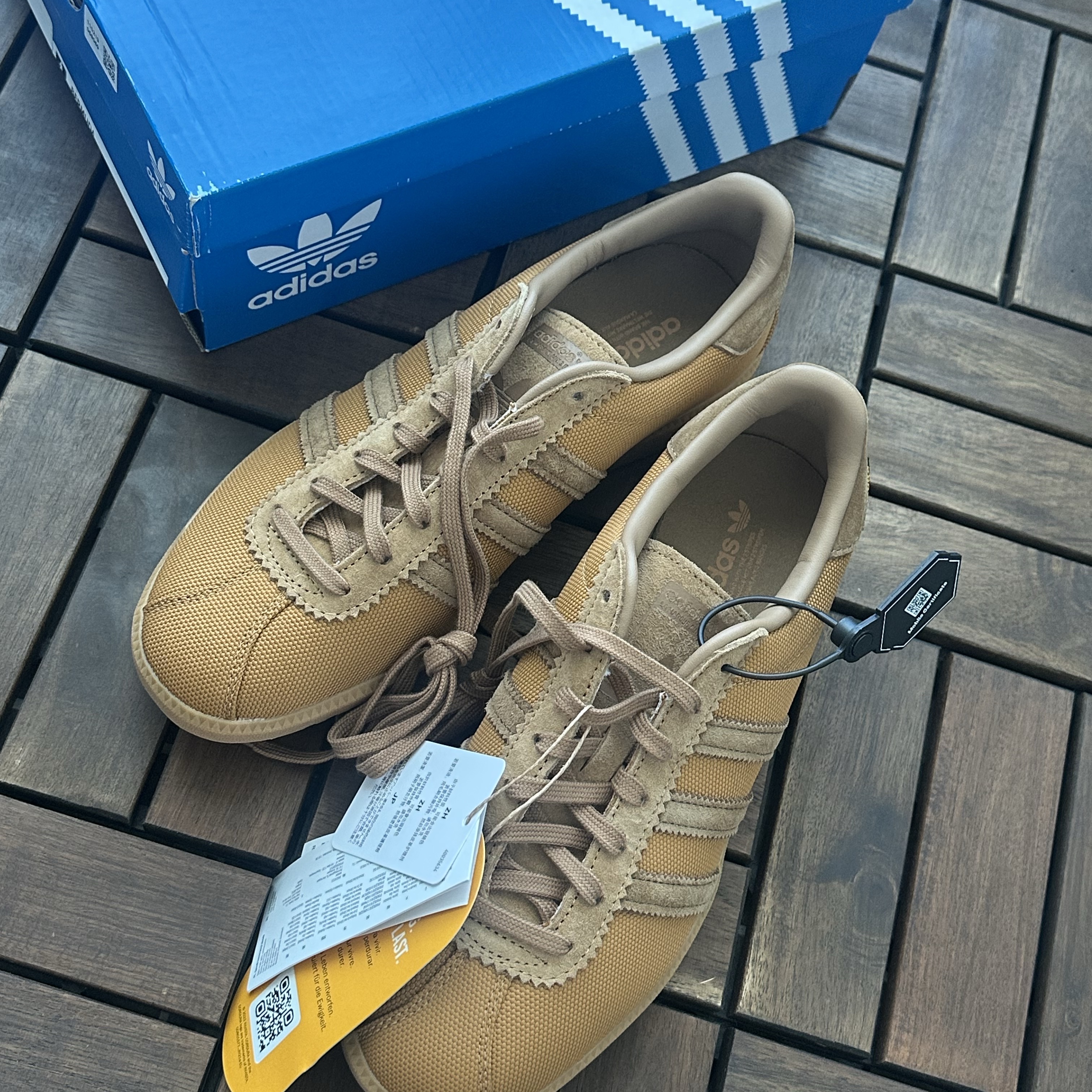 Adidas Bermuda Mesa Brown Desert 착용 스타일 - 1